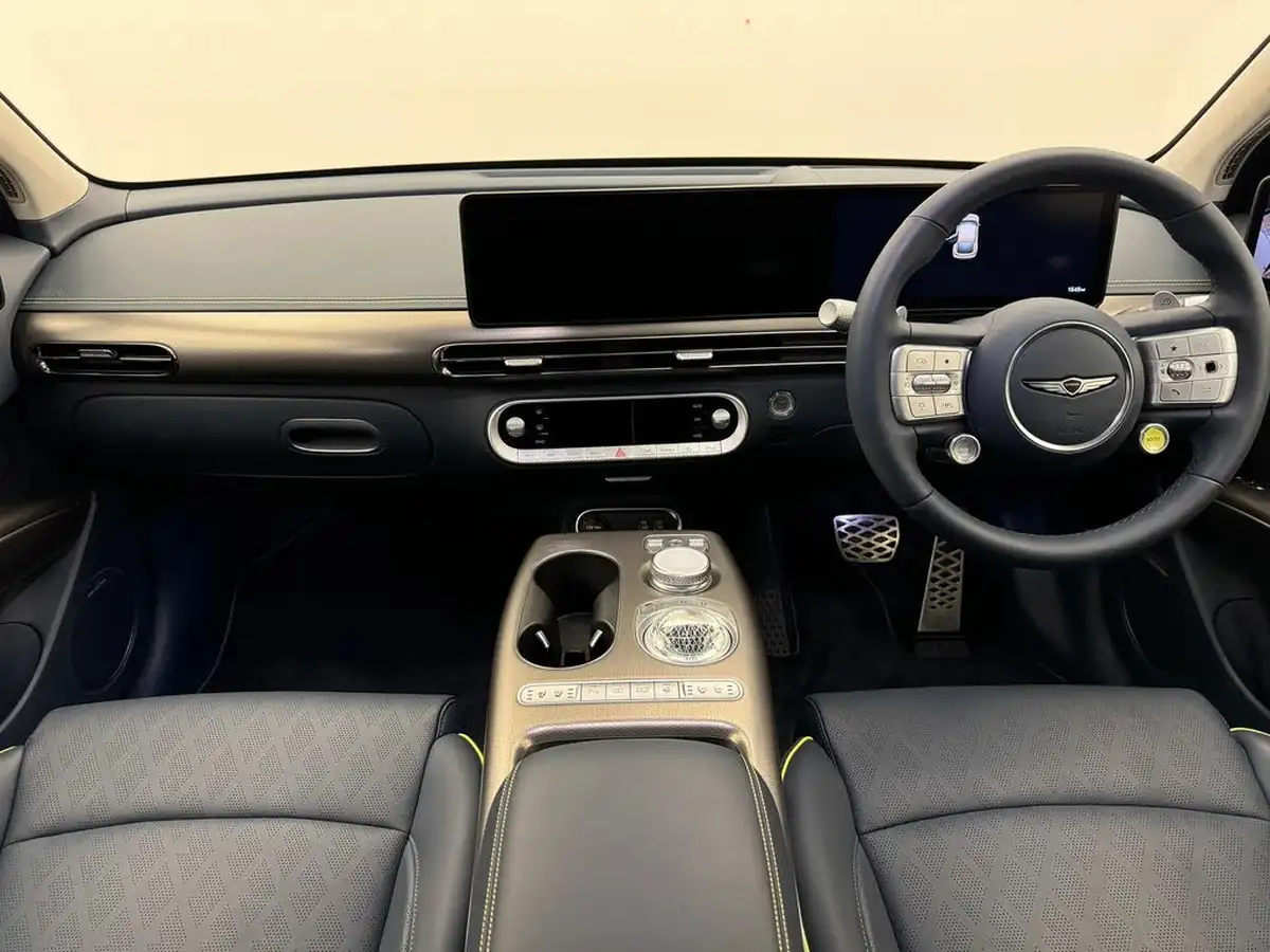 2024-genesis-gv60-e-sport-plus-big-11