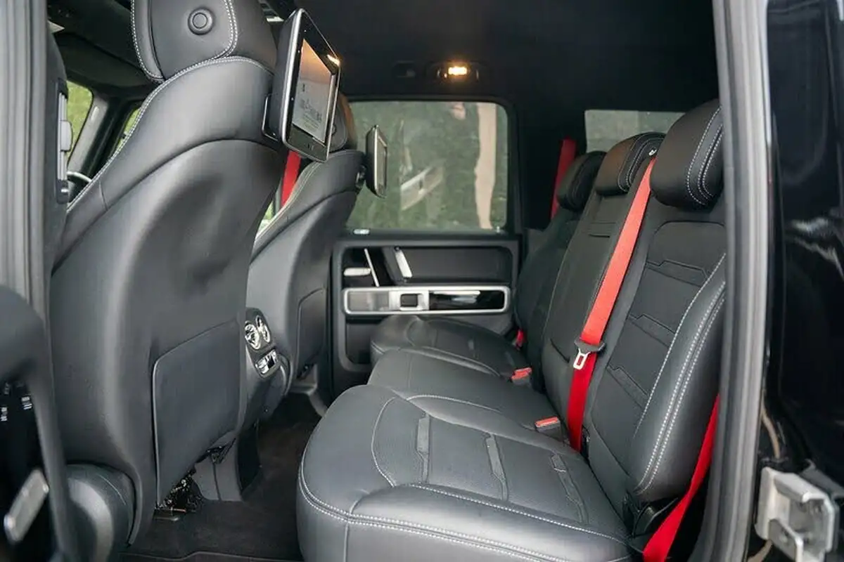 2023-mercedes-benz-g-class-40-g63-amg-big-38
