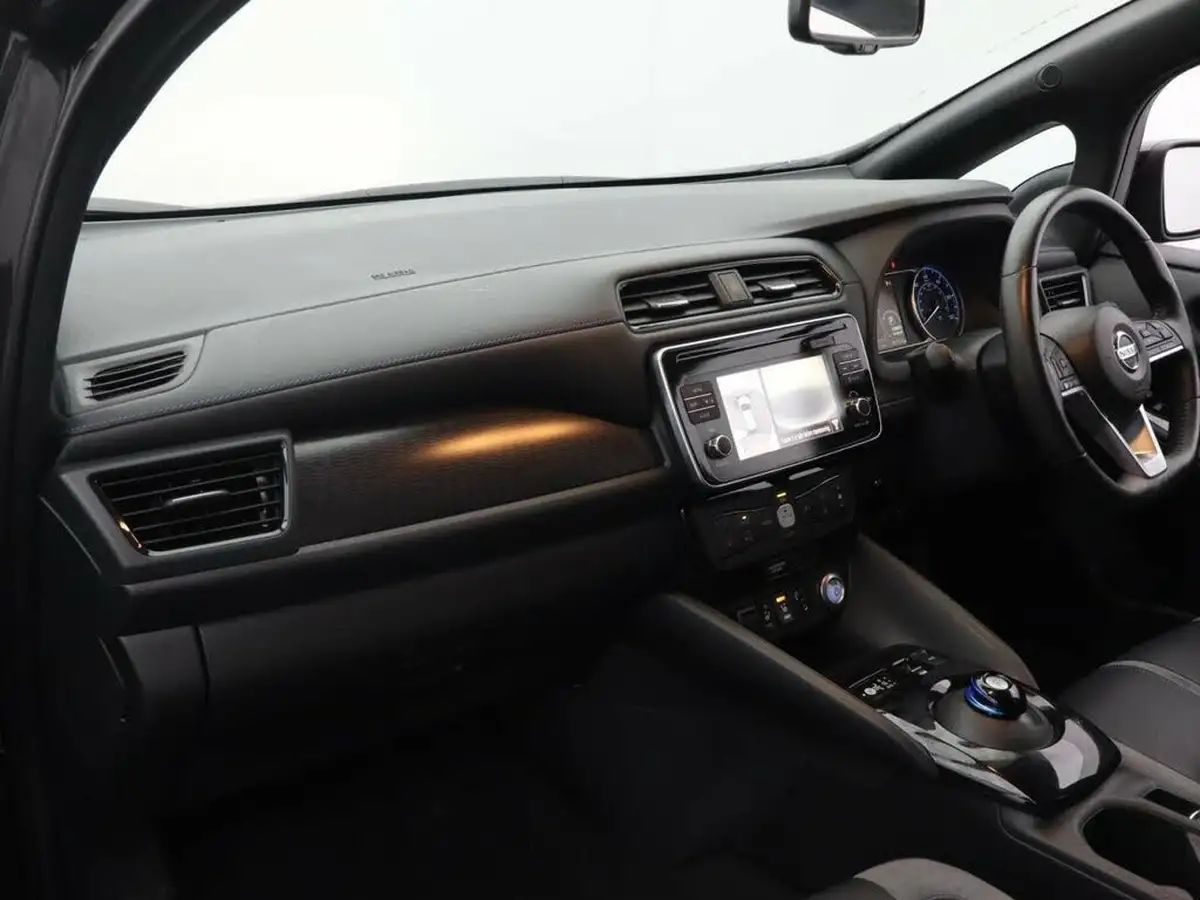 2019-nissan-leaf-e-tekna-big-21