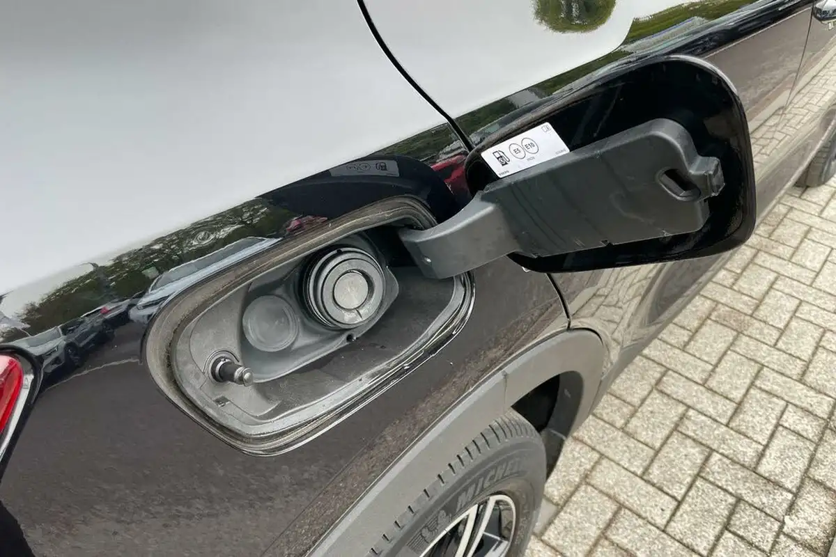 2022-volvo-xc40-20-b3-plus-big-17