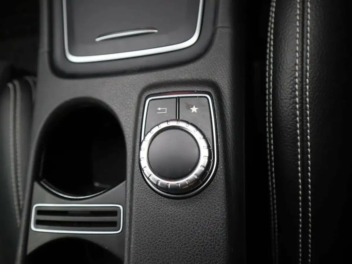 2019-mercedes-benz-gla-class-16-gla-180-urban-edition-7g-dct-big-18