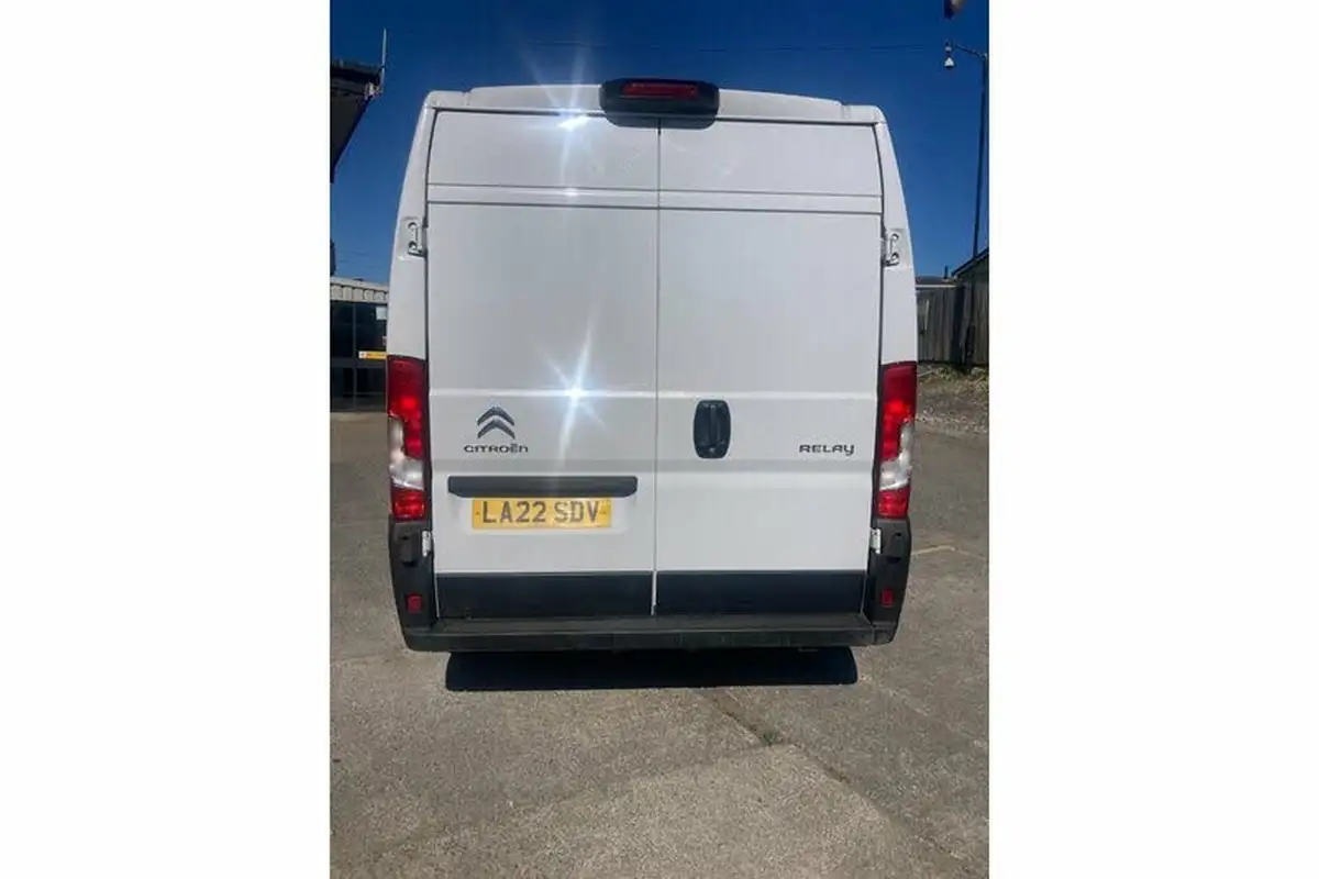 2022-citroen-relay-22bluehdi-35-l2h2-enterprise-big-2
