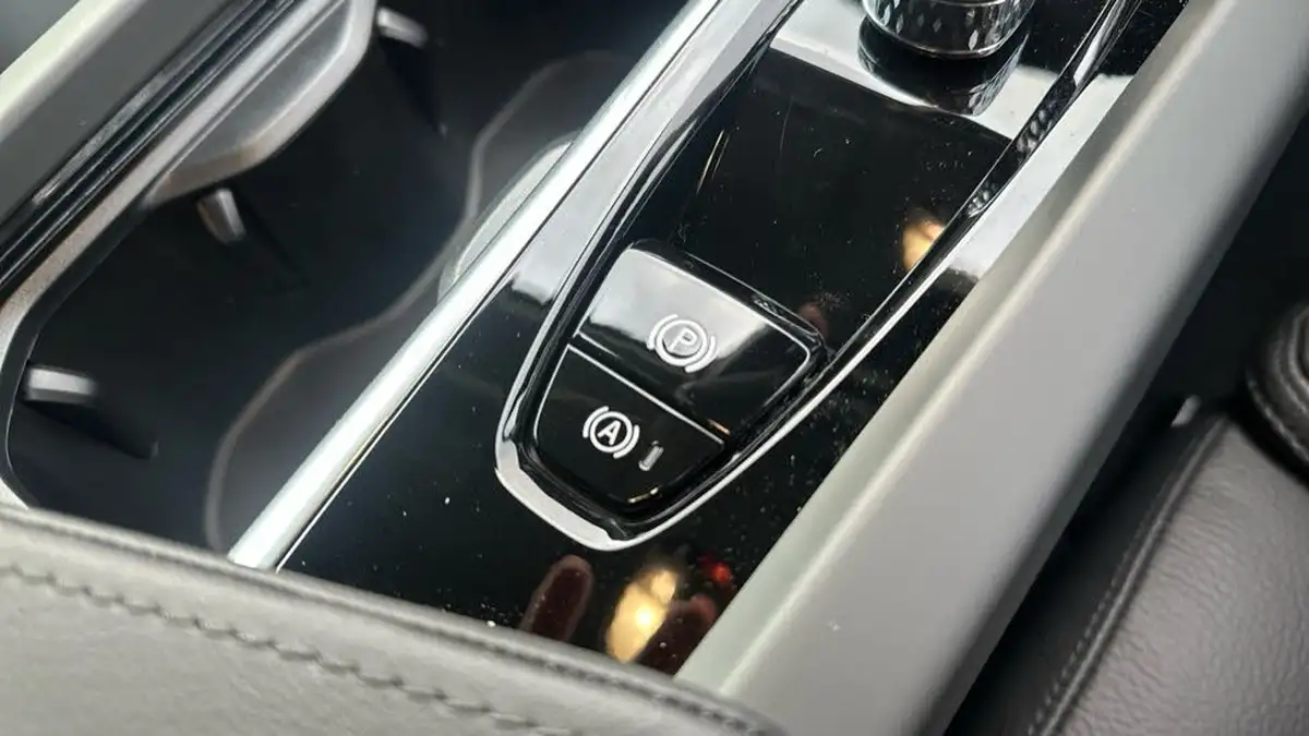 2025-volvo-v60-20-b4-plus-station-wagon-big-25