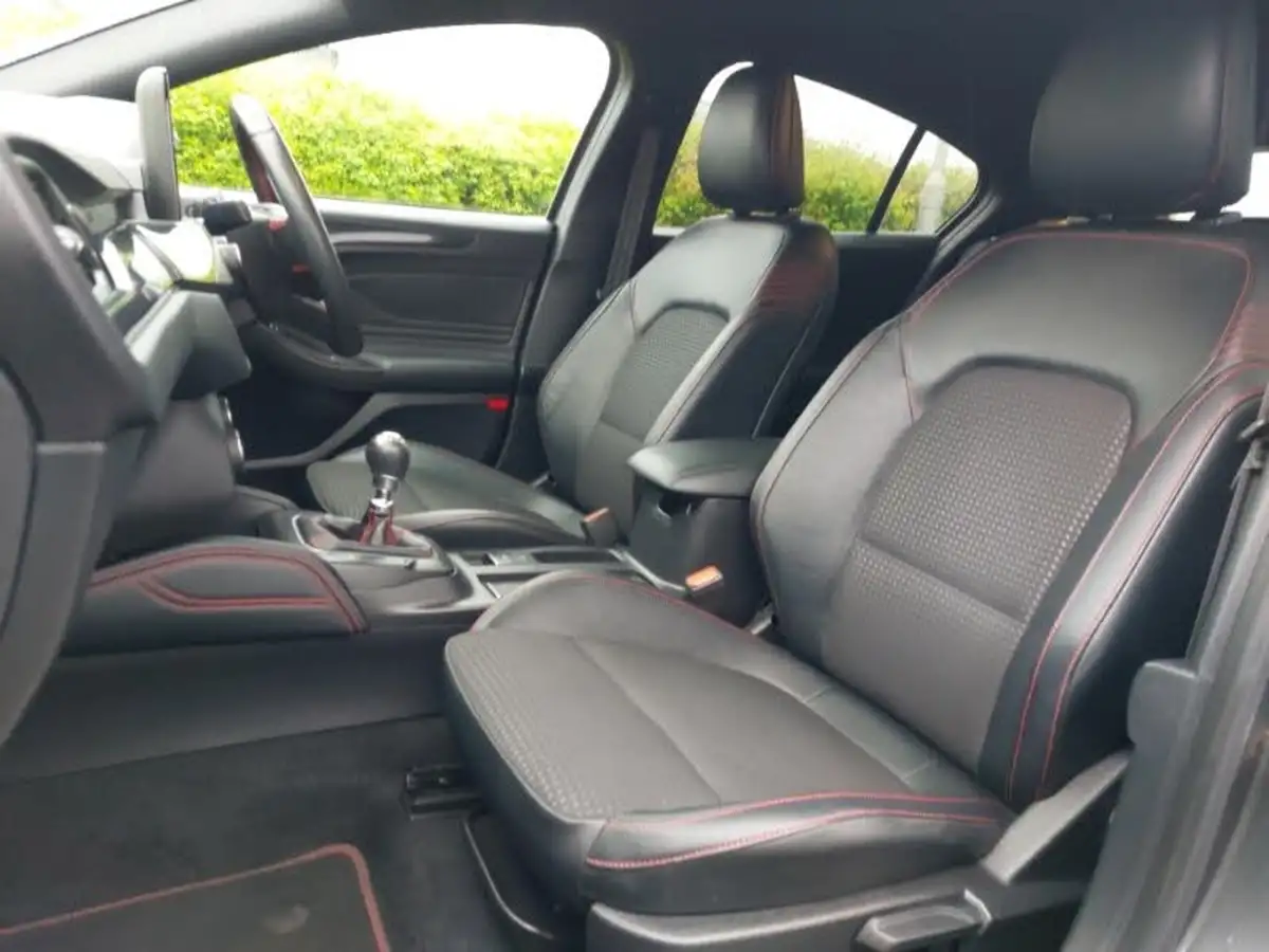 2020-ford-focus-15-st-line-x-hatchback-big-4