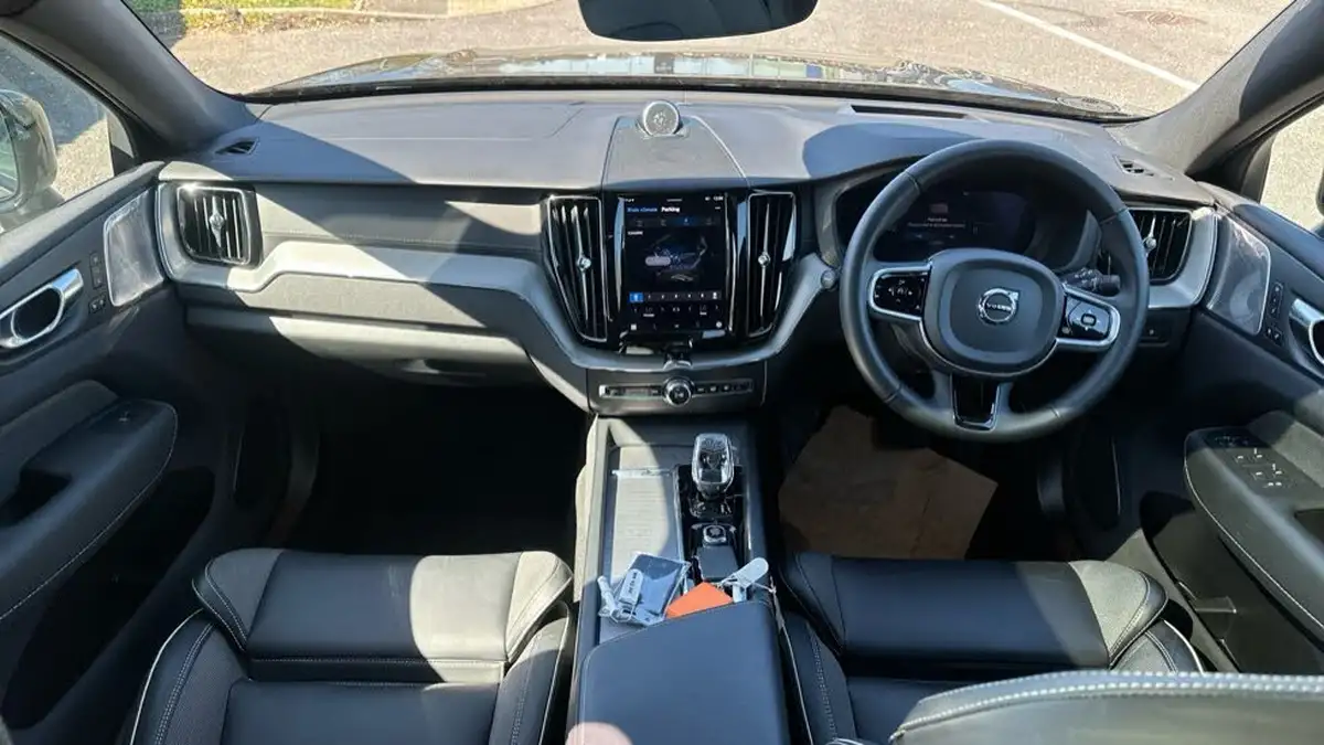 2024-volvo-xc60-20-t8-ultimate-dark-big-19