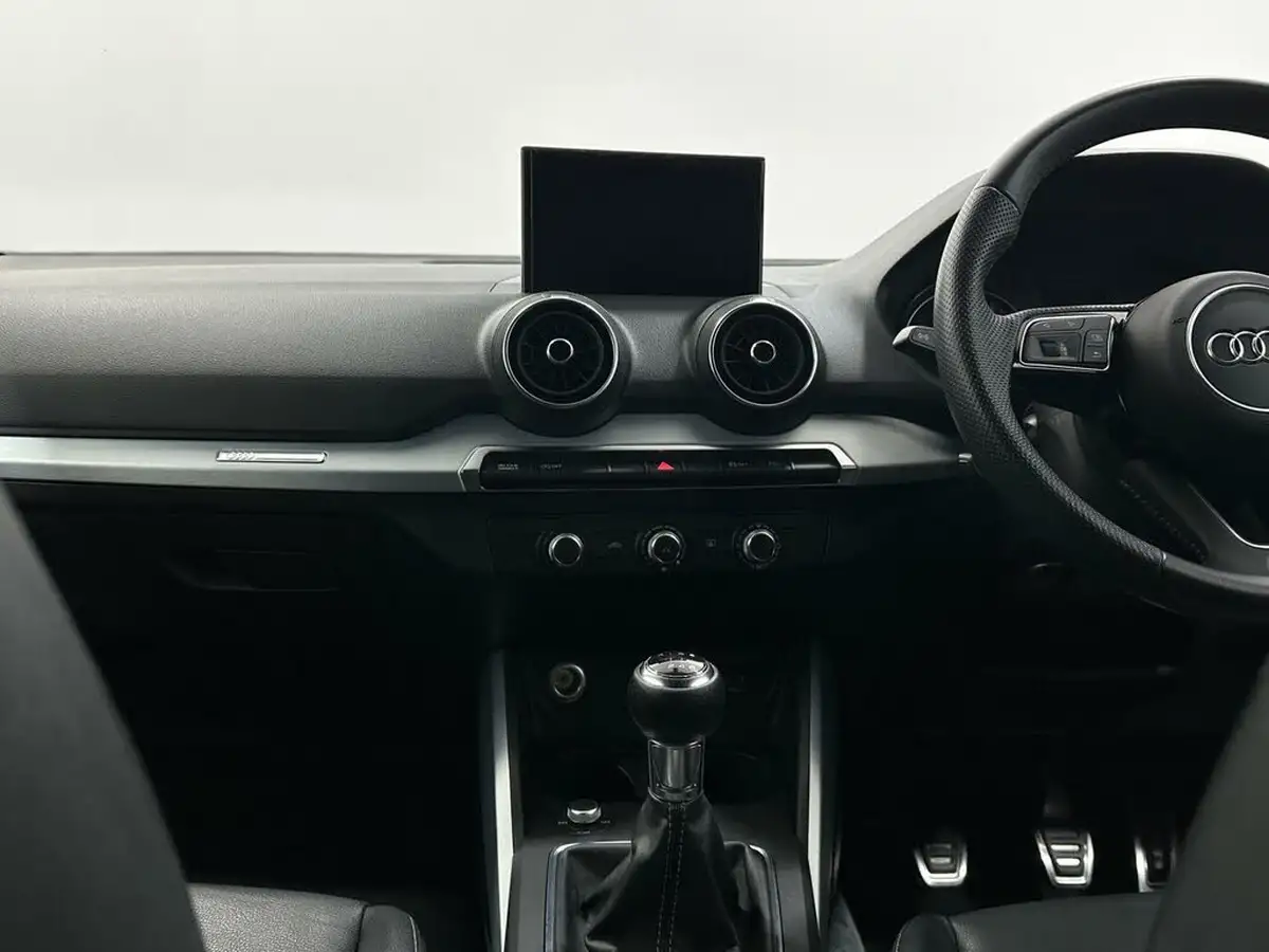 2019-audi-q2-10-30-tfsi-s-line-big-17
