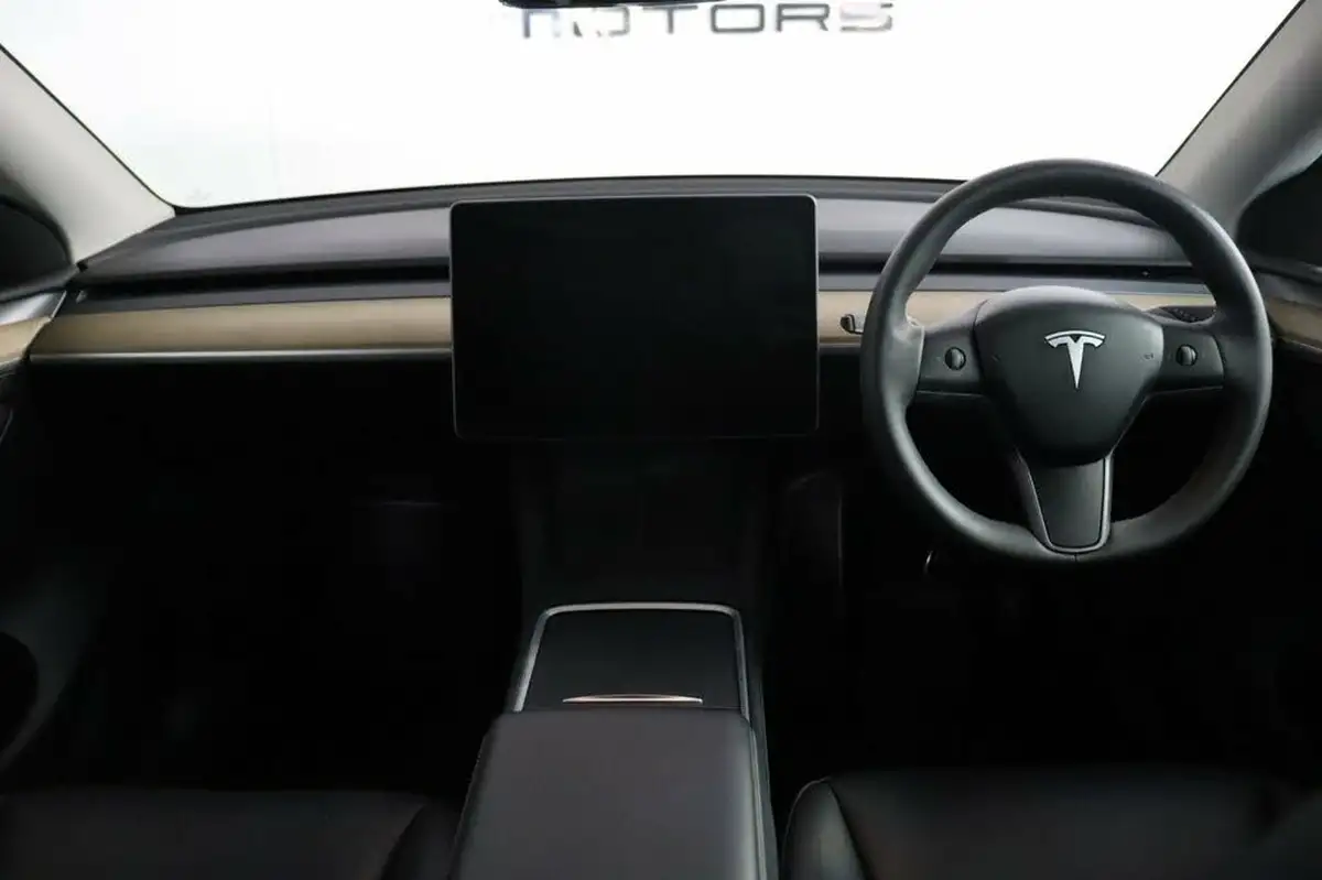 2022-tesla-model-y-e-long-range-big-7