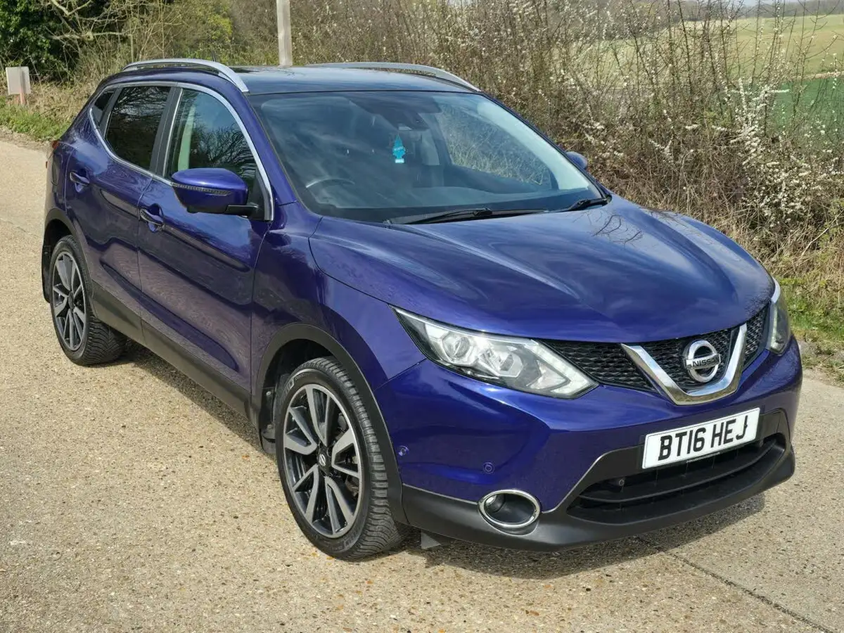 2016-nissan-qashqai-12-dig-t-tekna-big-25