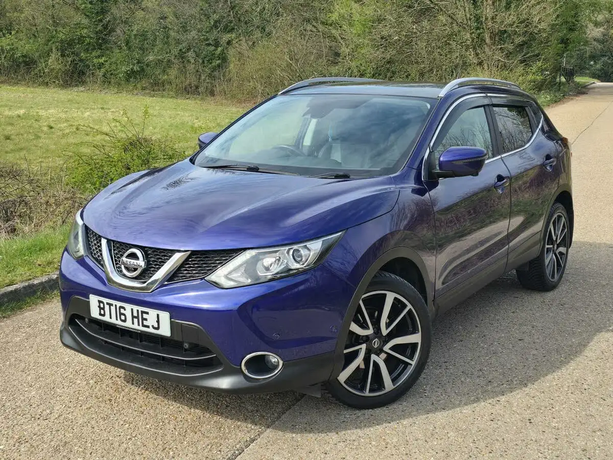 2016-nissan-qashqai-12-dig-t-tekna-big-1