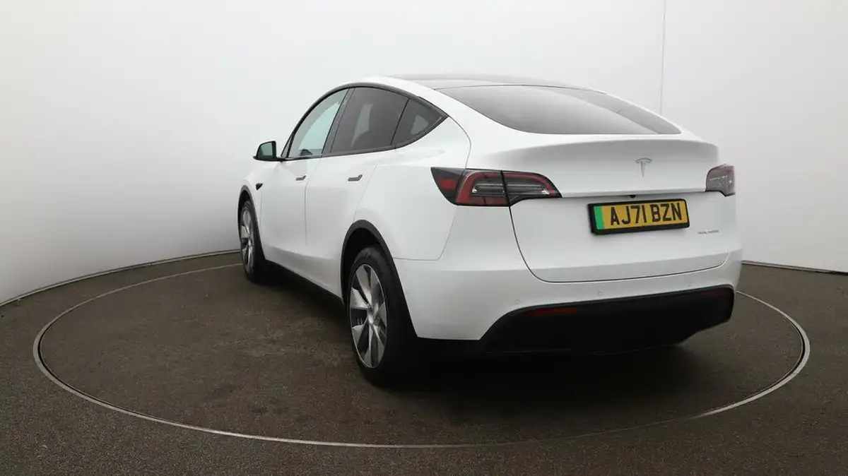 2022-tesla-model-y-e-long-range-big-52
