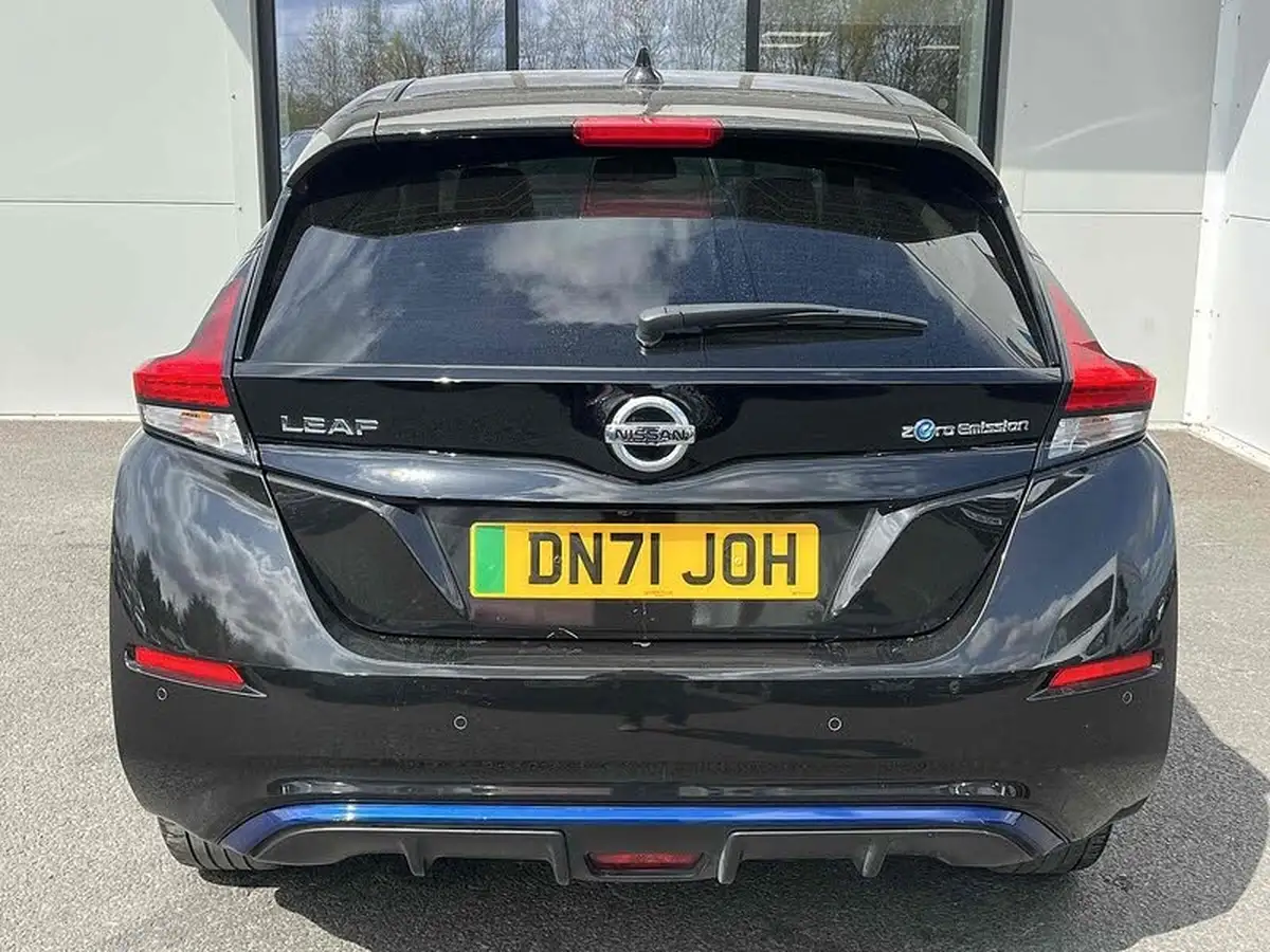 2021-nissan-leaf-e-tekna-big-2