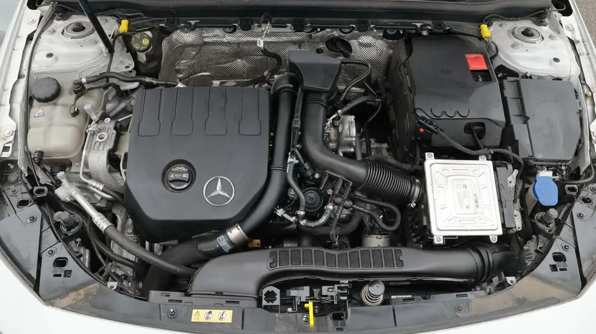 2022-mercedes-benz-cla-13-cla-200-amg-line-shooting-brake-5d-big-19