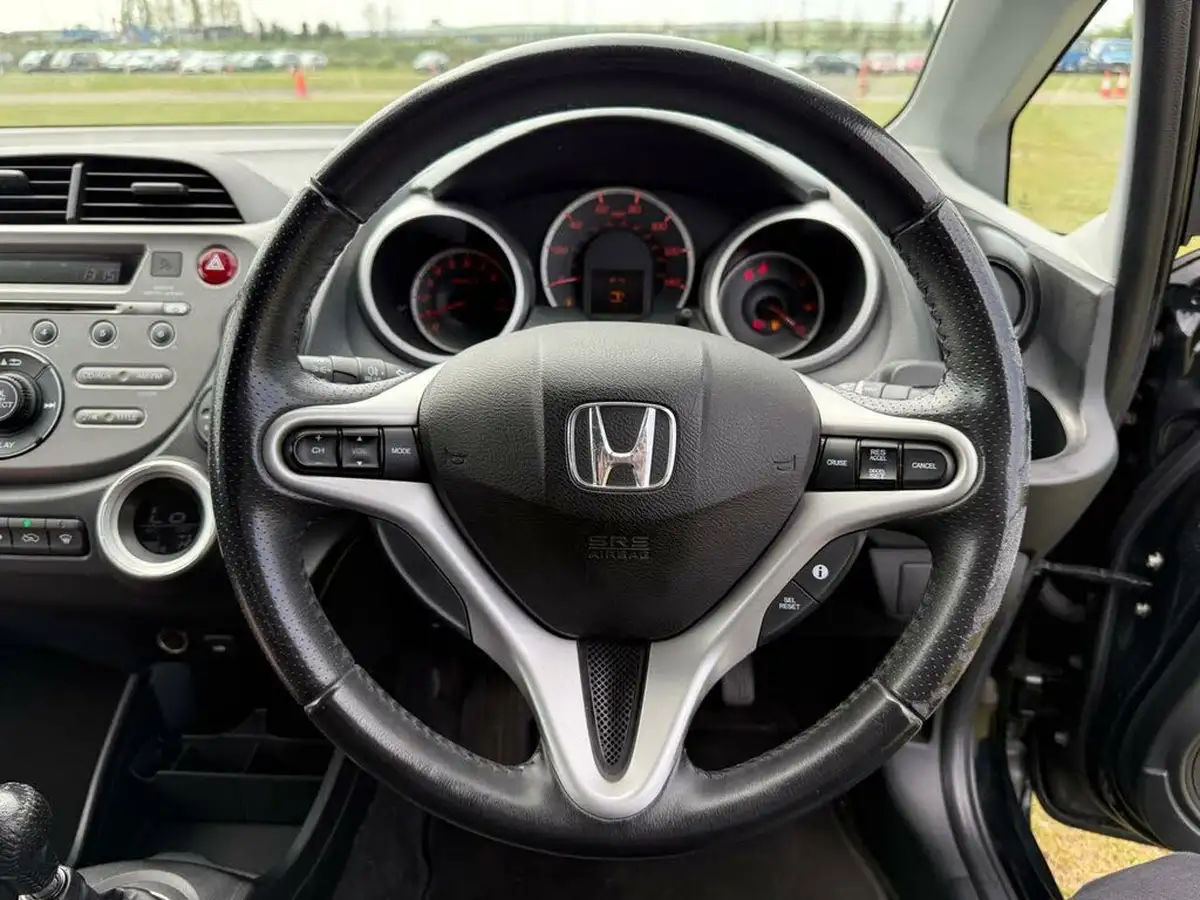 2010-honda-jazz-14-ex-big-22