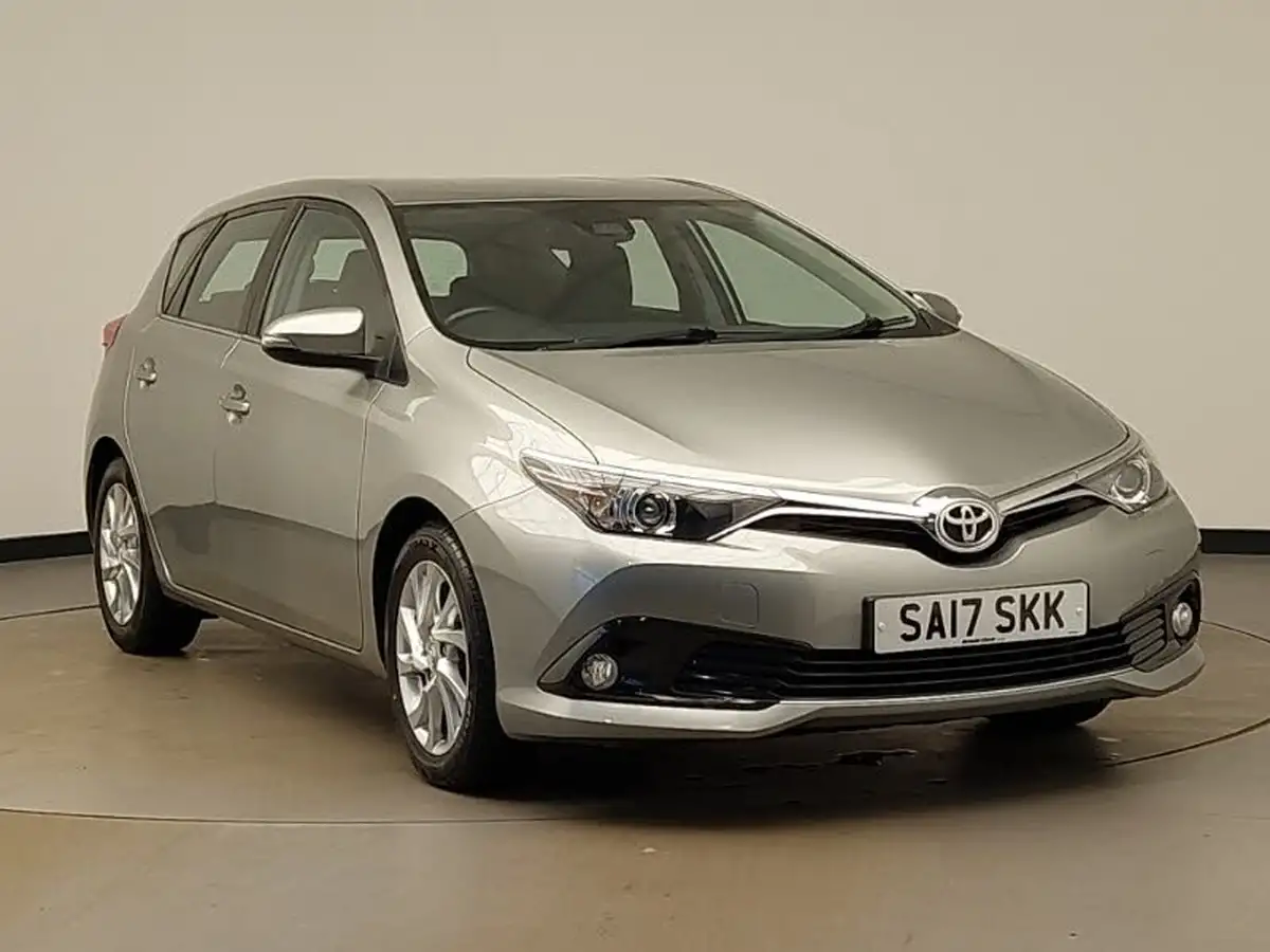 2017-toyota-auris-16d-business-edition-tss-hatchback-big-0