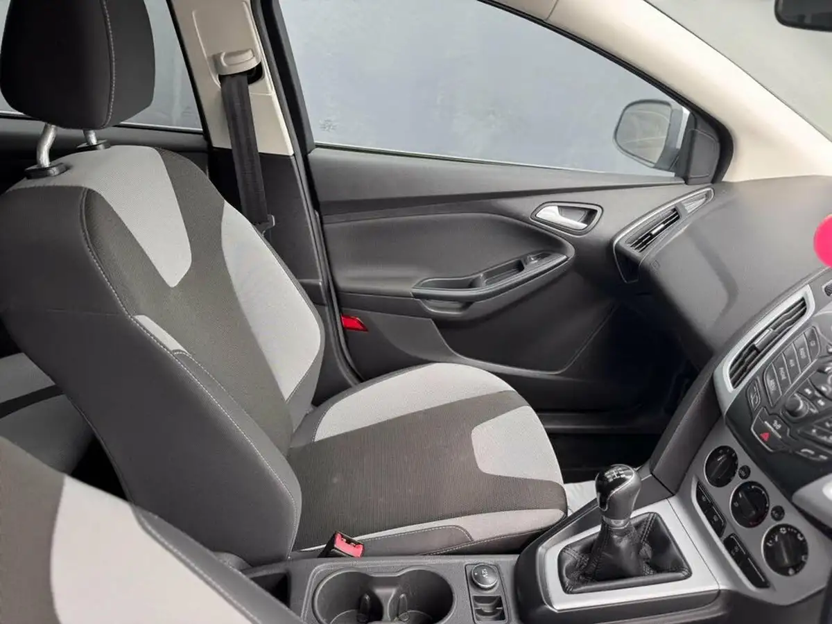 2014-ford-focus-10-zetec-scti-100ps-hatchback-big-53