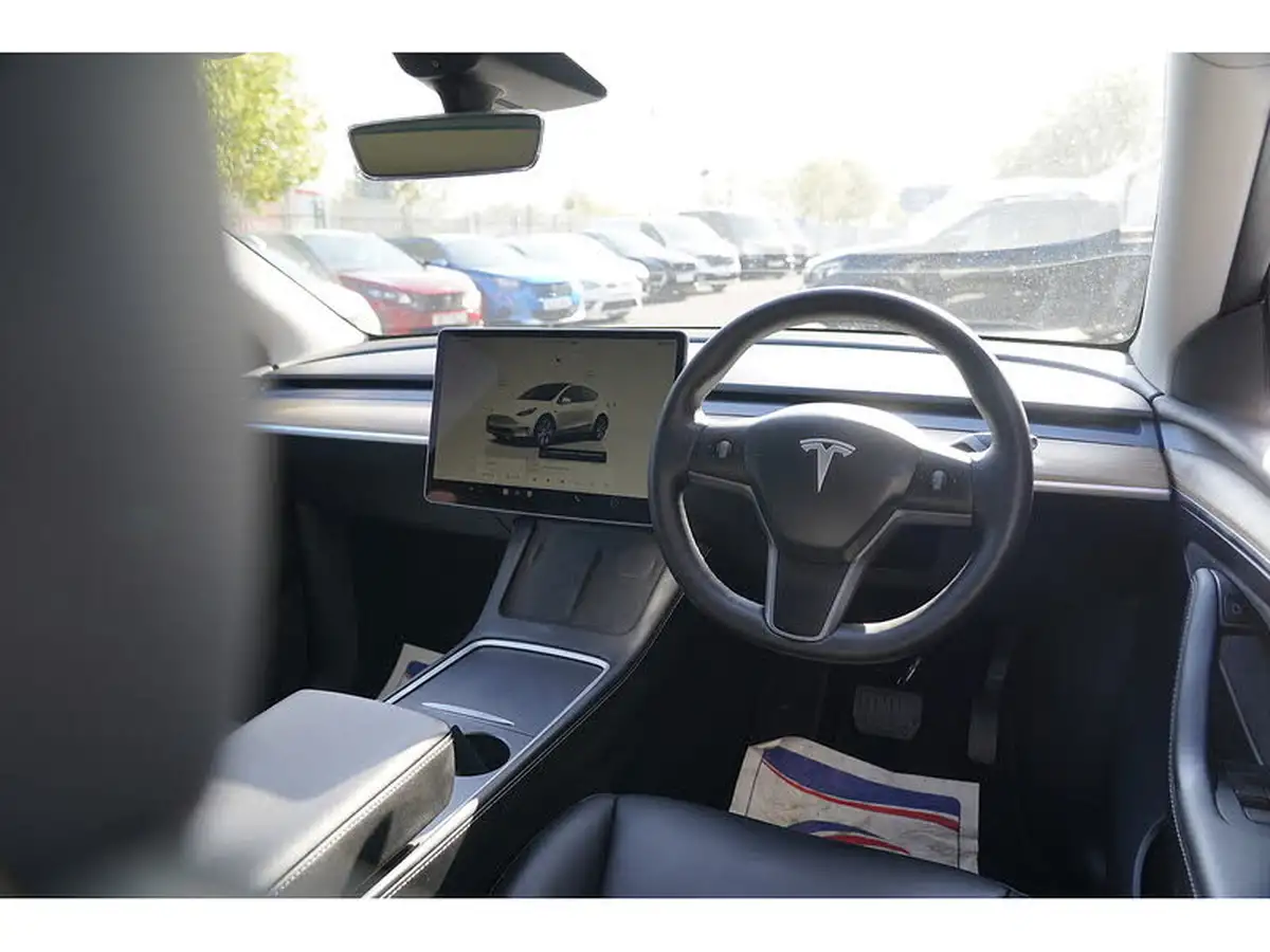2022-tesla-model-y-e-long-range-big-17