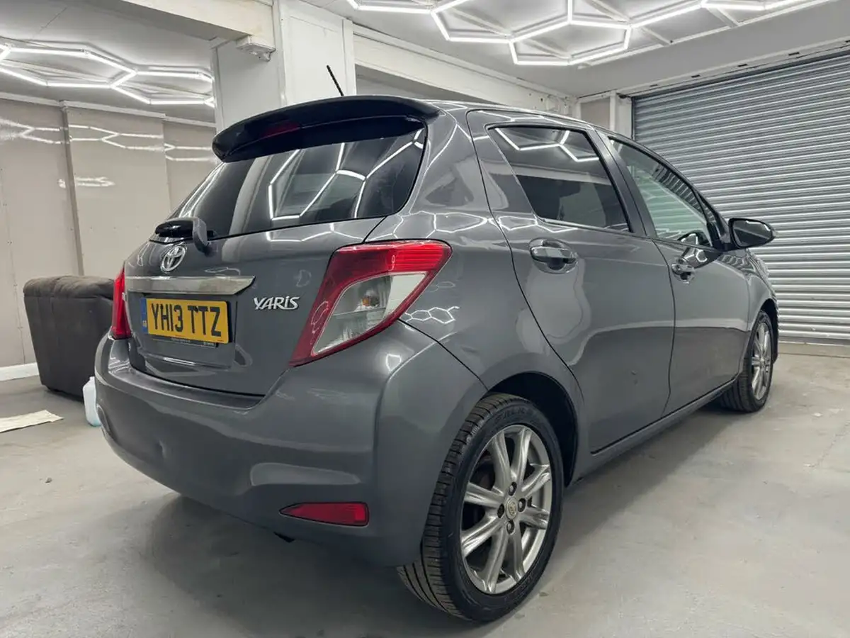 2013-toyota-yaris-133-sr-vvt-i-5d-big-43