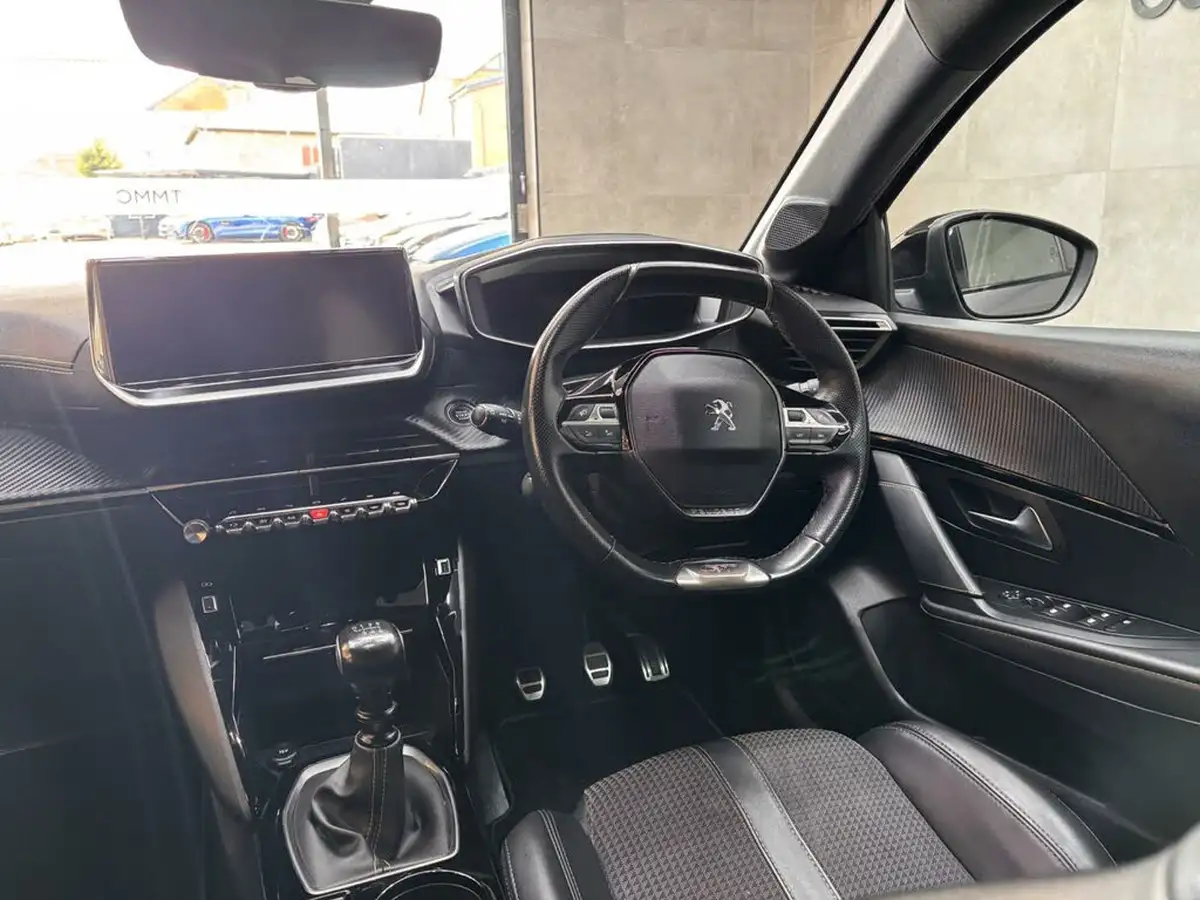 2022-peugeot-208-12-puretech-gt-100ps-big-10