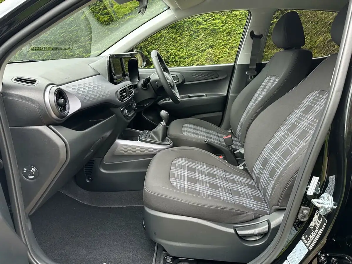 2024-hyundai-i10-12-premium-79ps-big-22