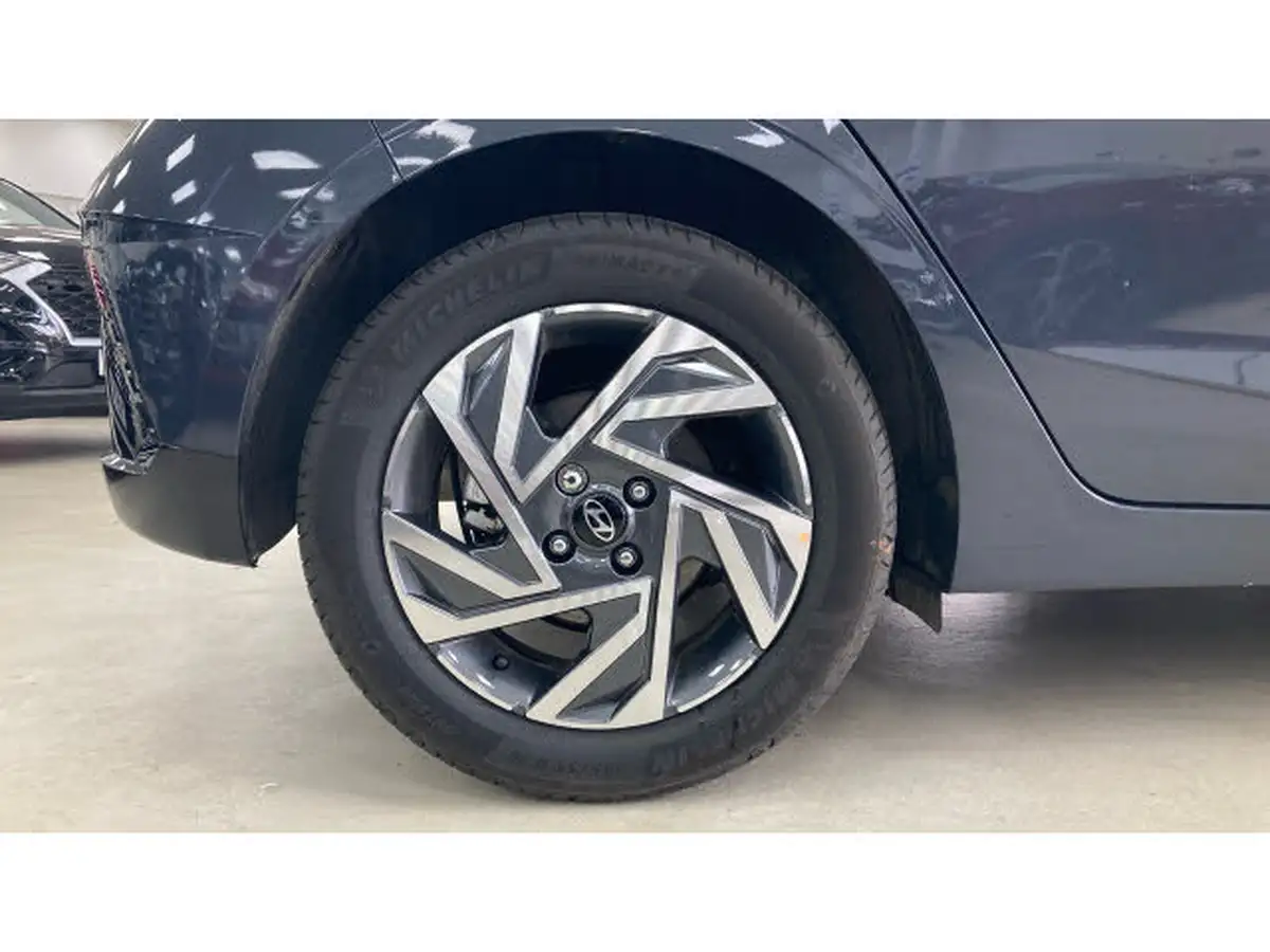 2025-hyundai-i20-10-t-gdi-advance-big-6