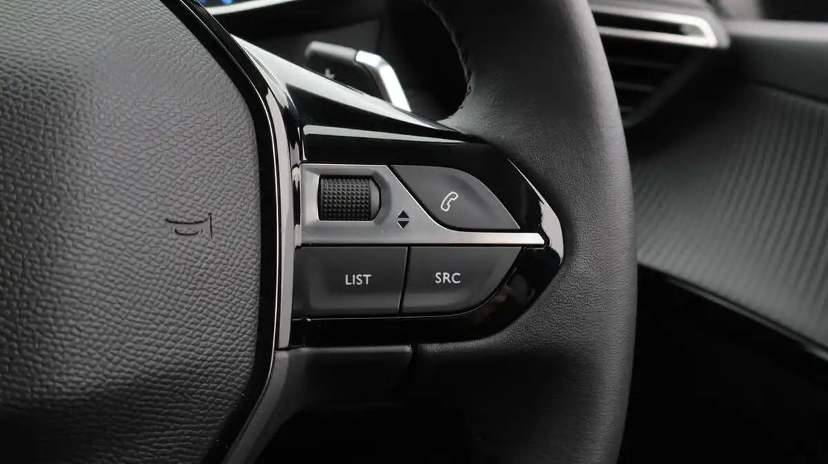2023-peugeot-208-12-puretech-allure-premium-100ps-eat8-big-25
