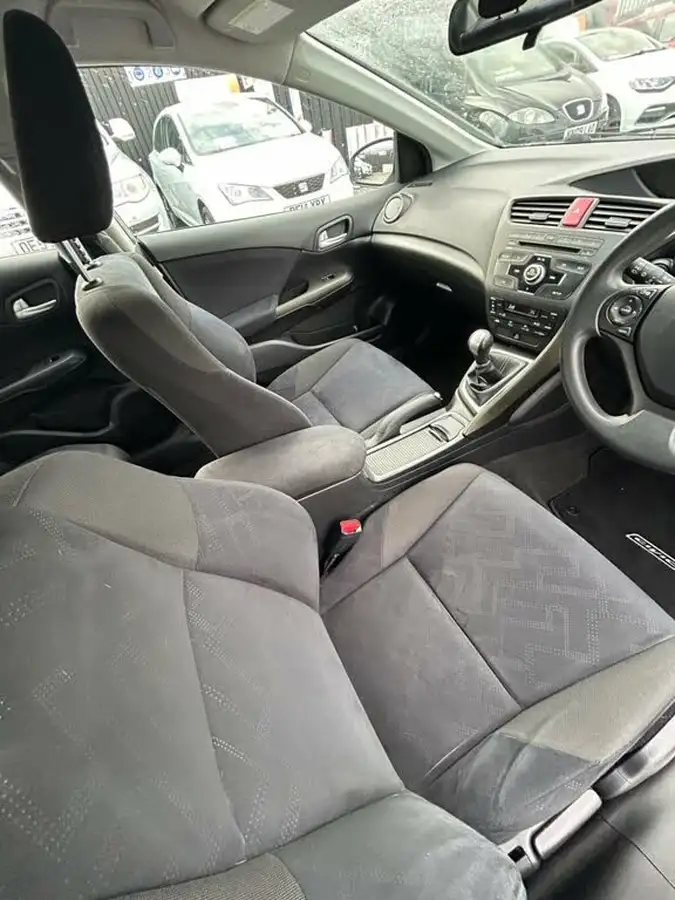 2012-honda-civic-18-se-big-13