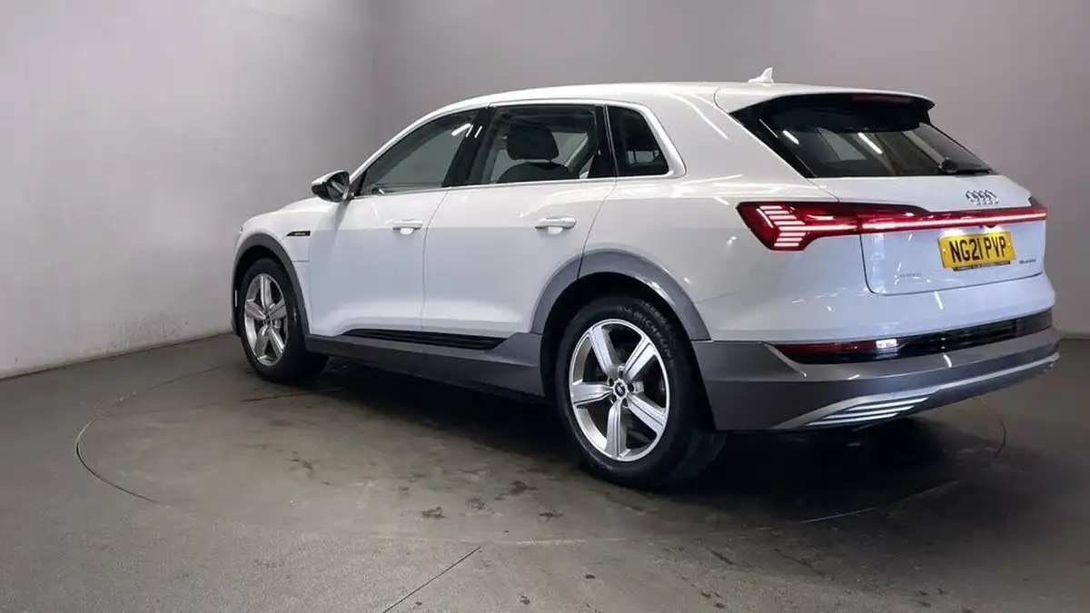 2021-audi-e-tron-55e-technik-station-wagon-big-5