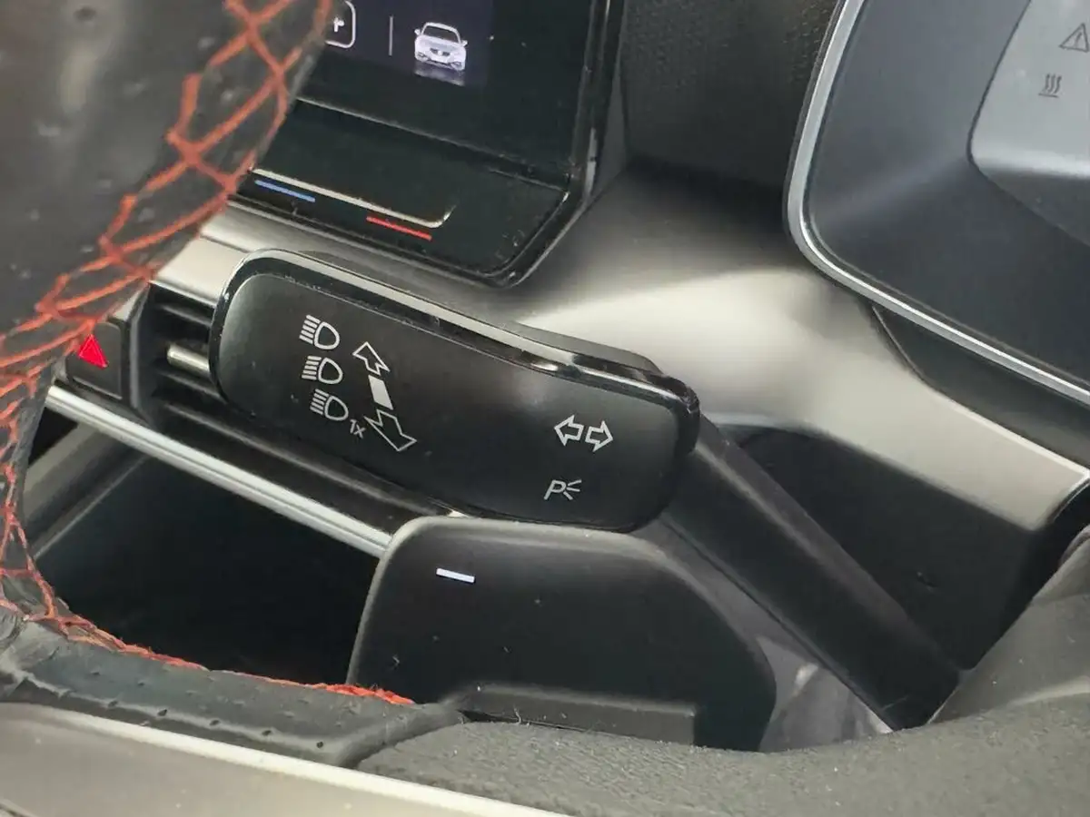 2021-seat-leon-14-e-hybrid-fr-hatchback-big-14