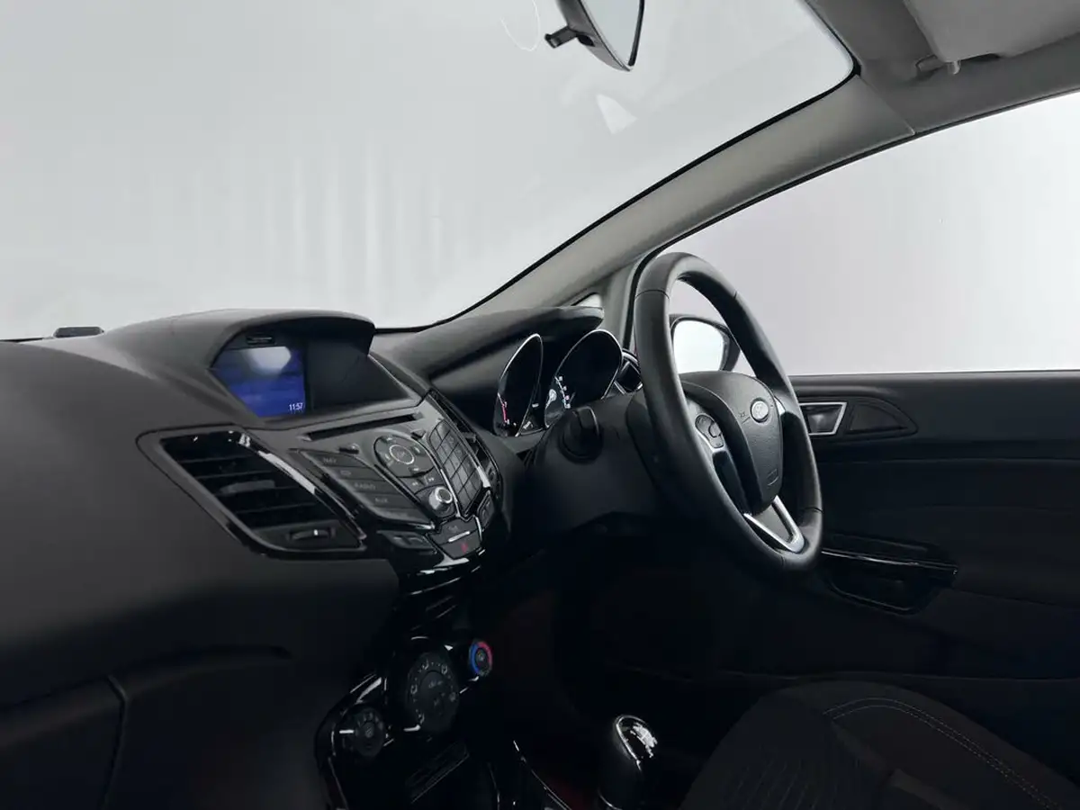 2016-ford-fiesta-125-zetec-5d-big-15
