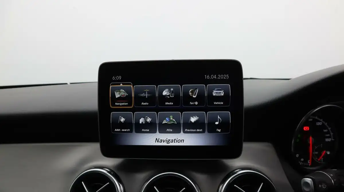 2020-mercedes-benz-gla-class-16-gla-180-amg-line-edition-7g-dct-big-11
