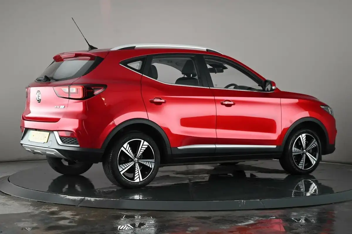 2020-mg-zs-suv-e-exclusive-ev-big-5