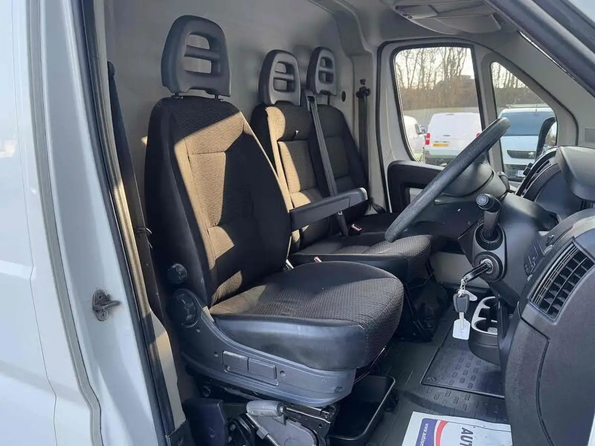 2019-citroen-relay-20bluehdi-35-l2h2-big-17