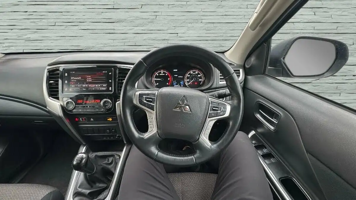 2021-mitsubishi-l200-22di-d-warrior-big-21