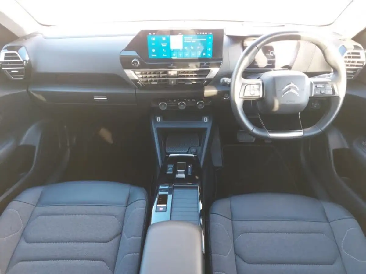 2023-citroen-c4-x-e-shine-big-2