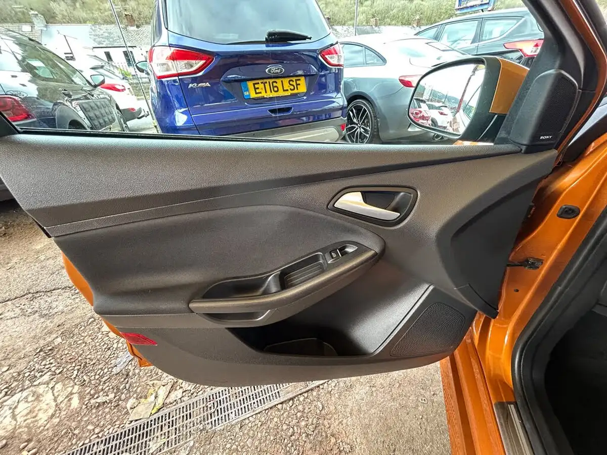 2018-ford-focus-10t-st-line-x-140ps-hatchback-big-21