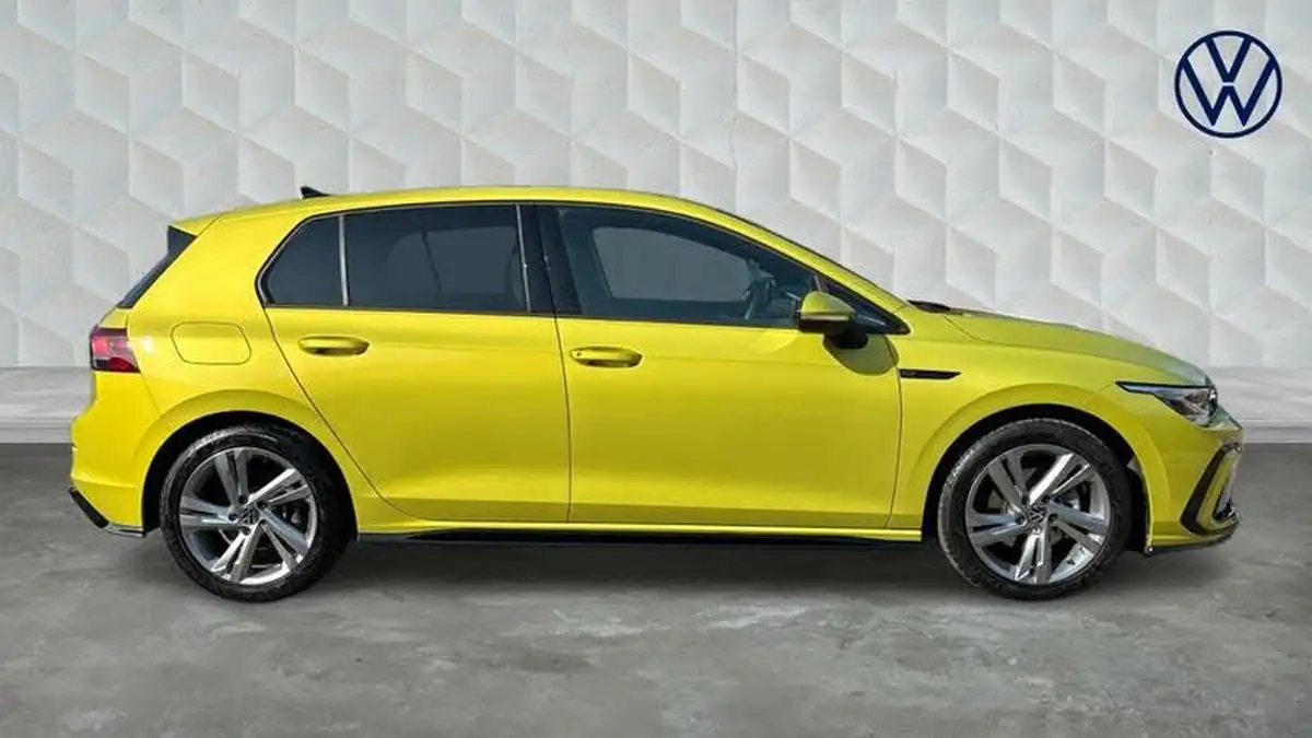2022-volkswagen-golf-15-etsi-r-line-150ps-hatchback-big-3