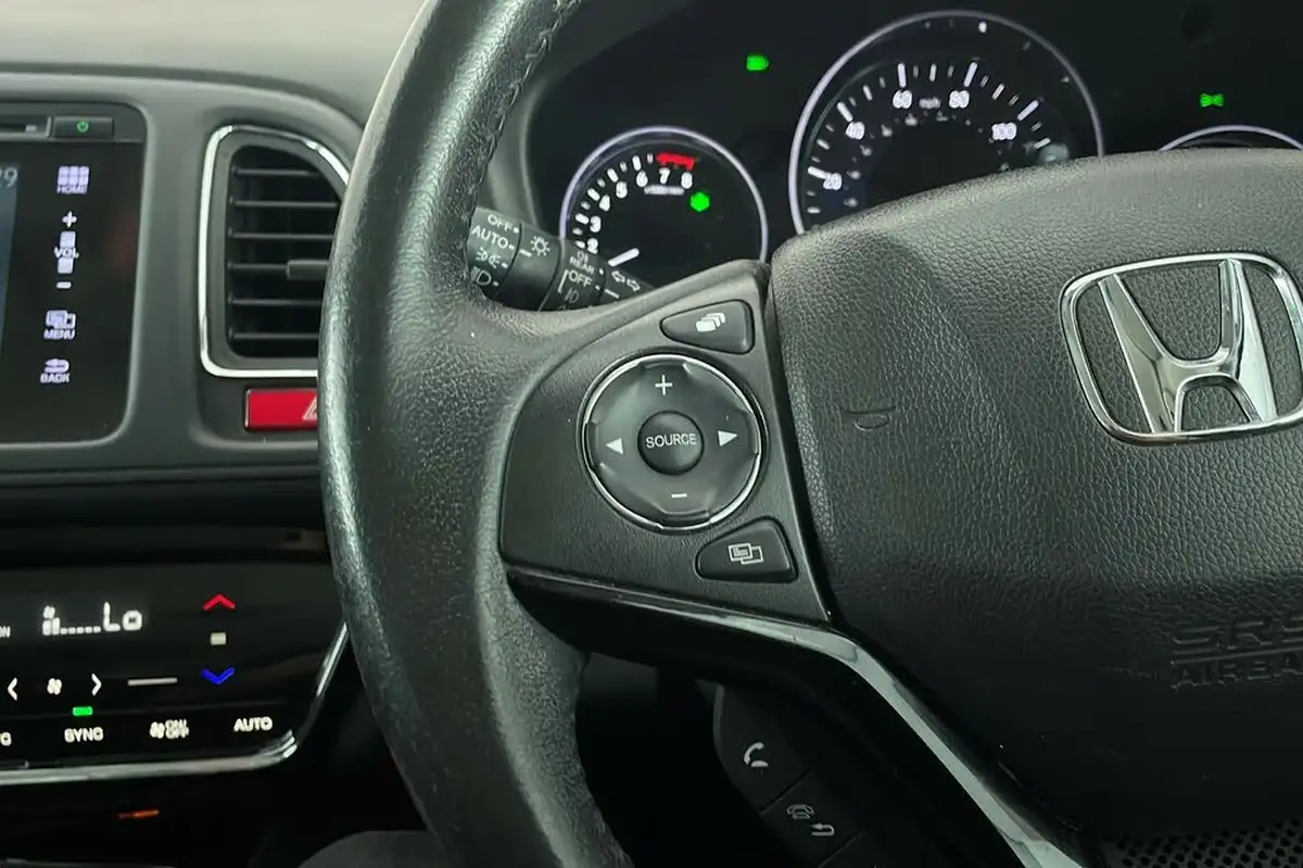 2017-honda-hr-v-15-i-vtec-se-navi-big-14