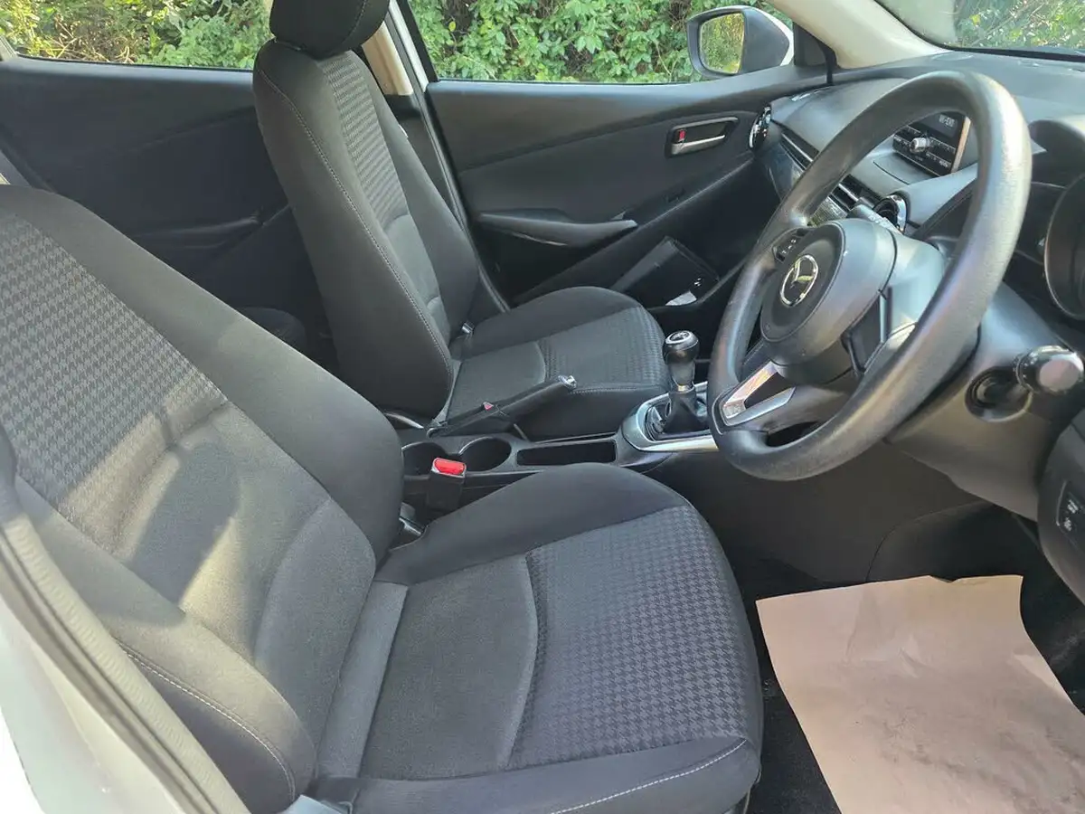 2018-mazda-mazda2-15-se-big-11