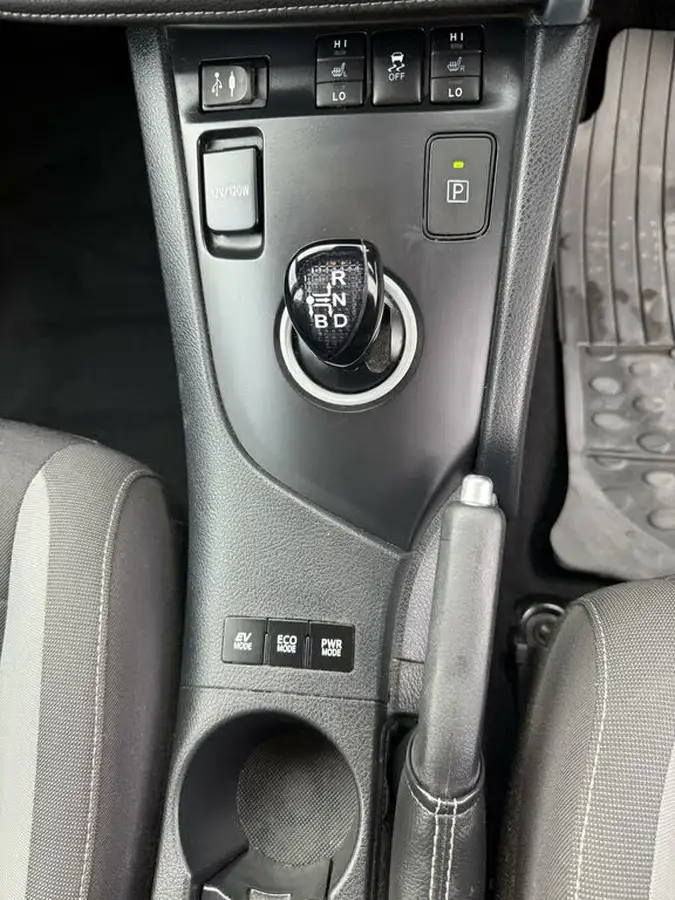 2017-toyota-auris-18-vvt-i-hsd-business-edition-tss-hatchback-big-3