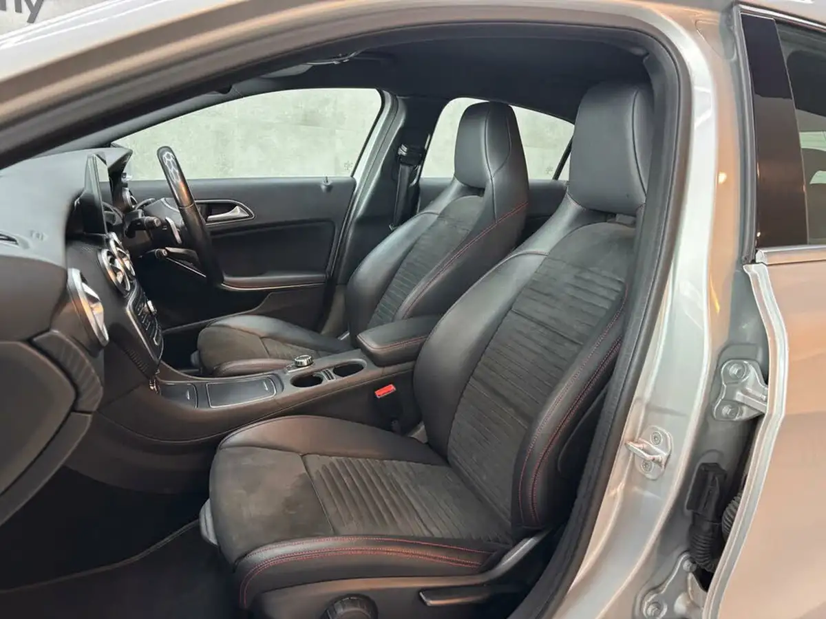 2017-mercedes-benz-a-class-21d-a200d-amg-line-ss-7g-dct-big-39