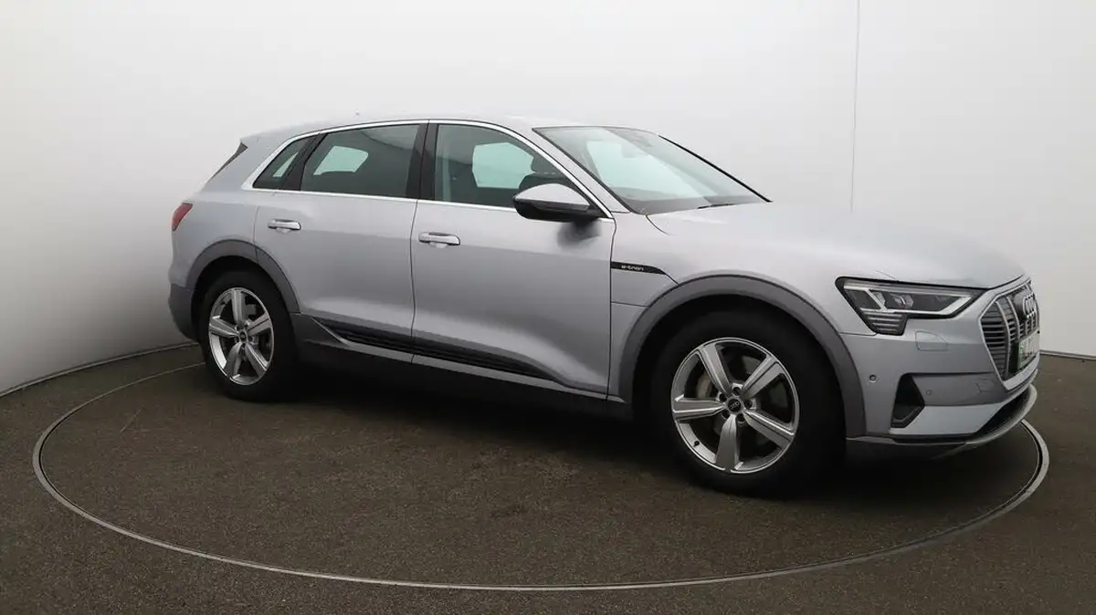 2022-audi-e-tron-55e-technik-station-wagon-big-38