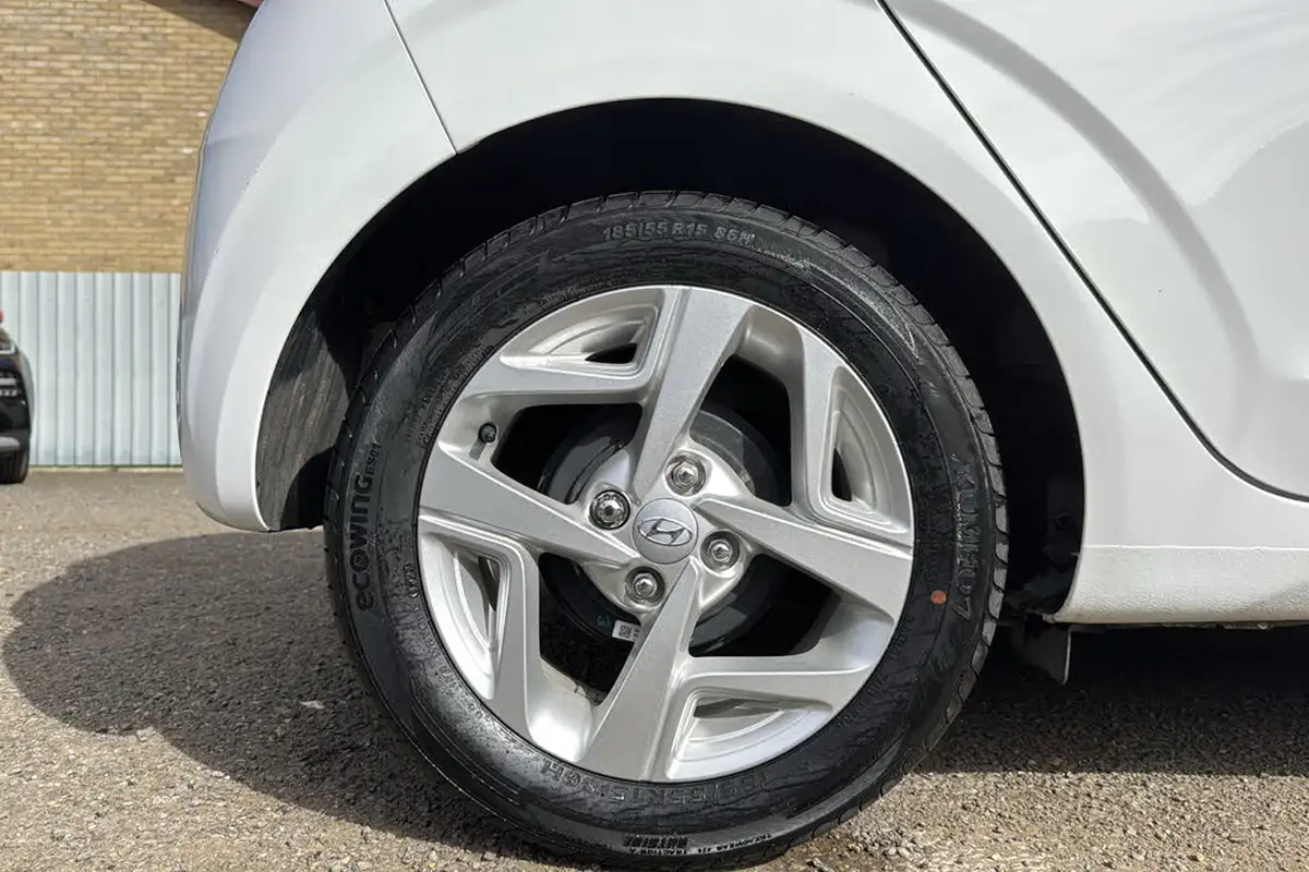 2023-hyundai-i10-12-se-connect-auto-big-6