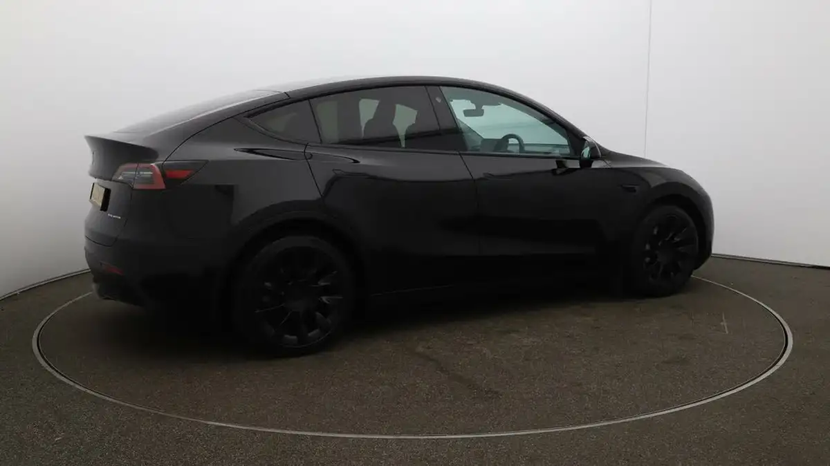 2022-tesla-model-y-e-long-range-big-42