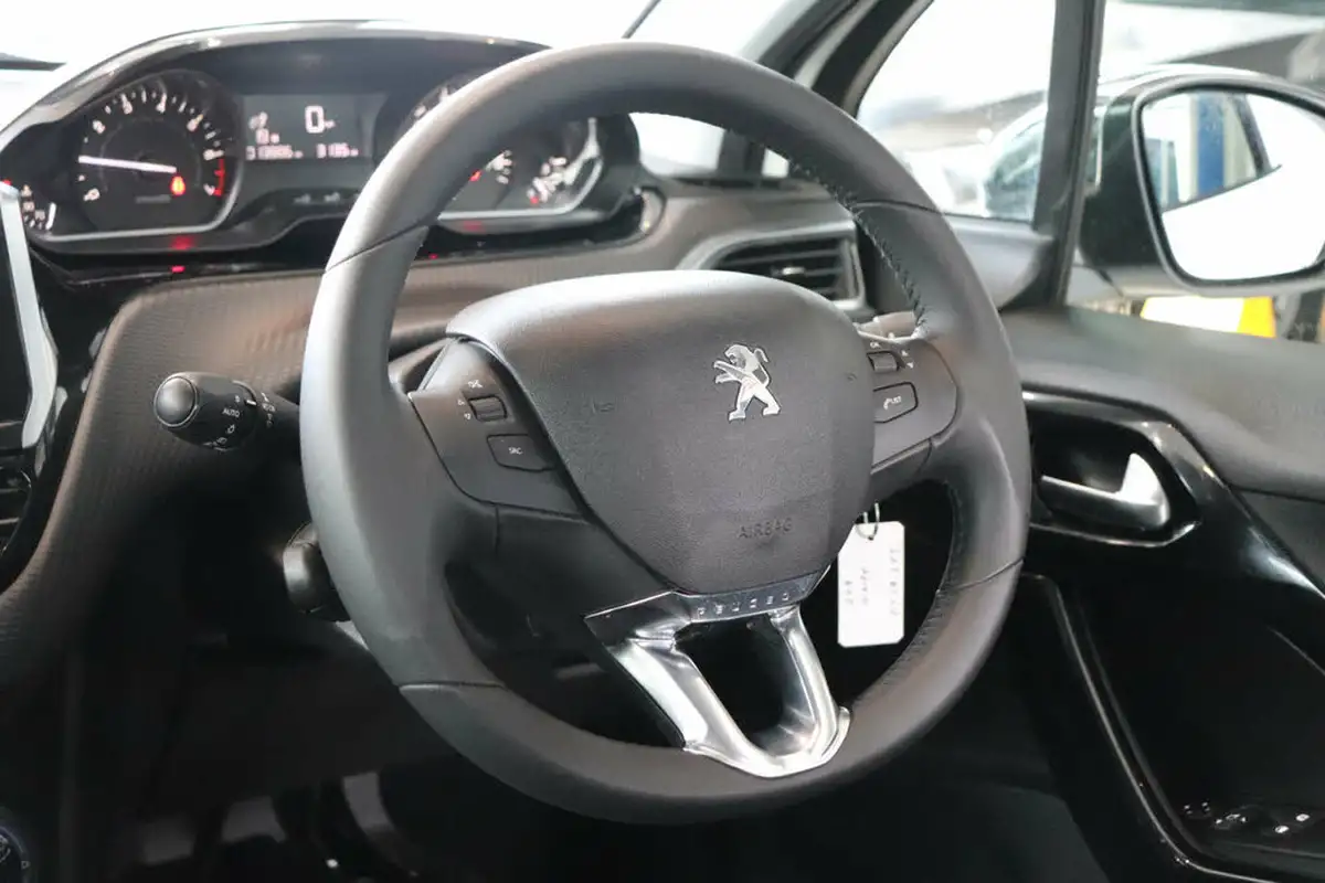 2019-peugeot-208-12-puretech-signature-big-14