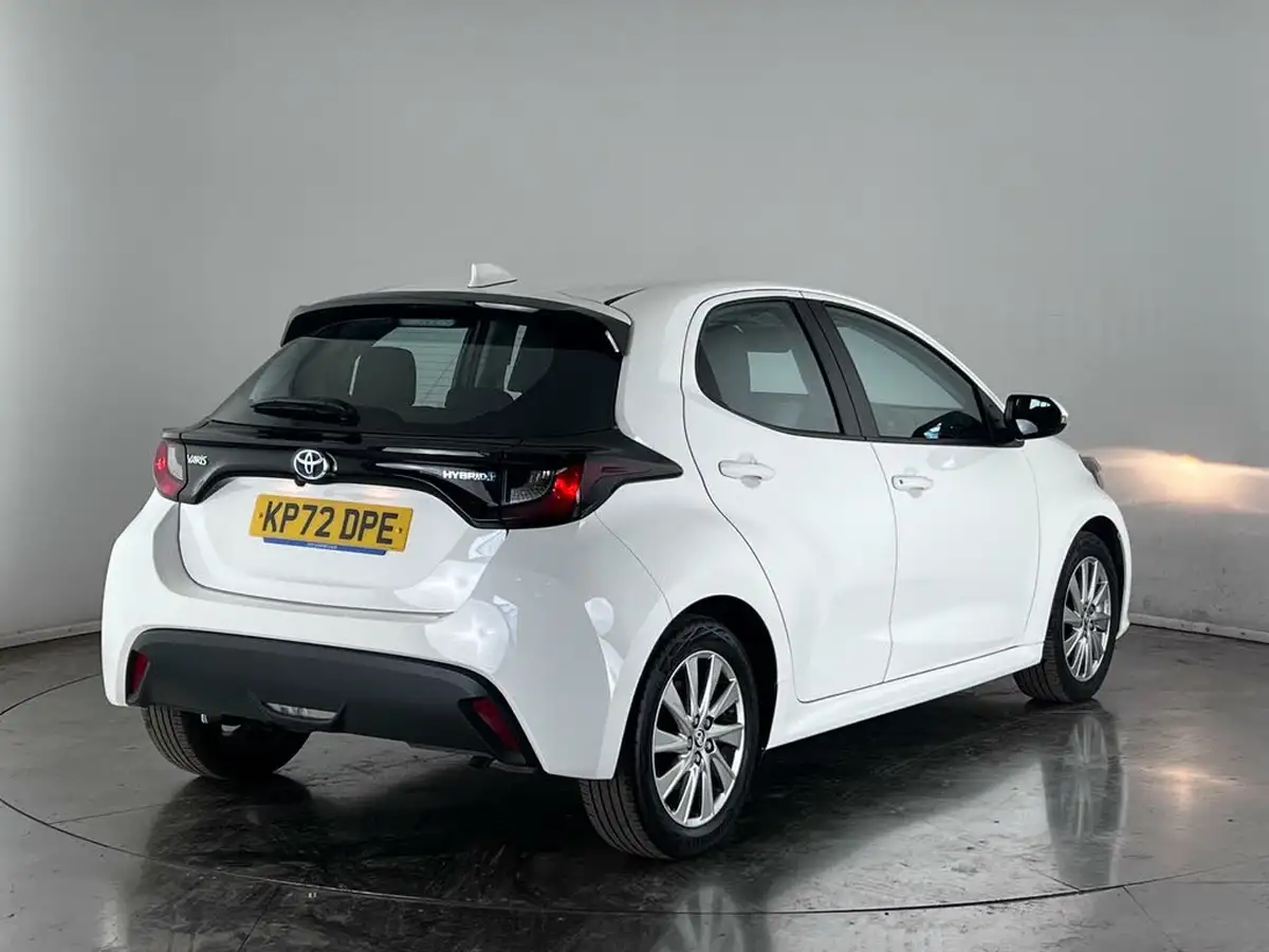 2022-toyota-yaris-15-vvt-i-icon-big-3