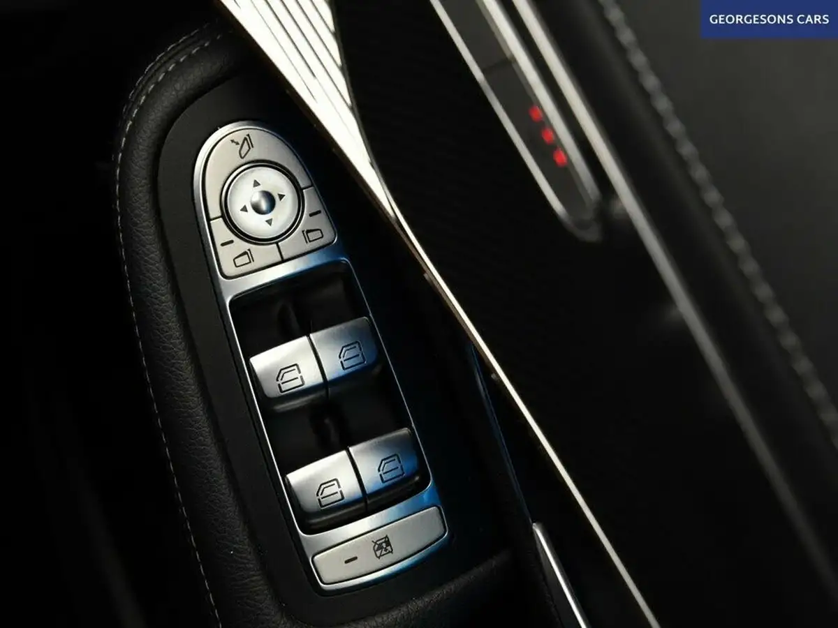 2021-mercedes-benz-eqc-e-eqc-400-amg-line-big-32