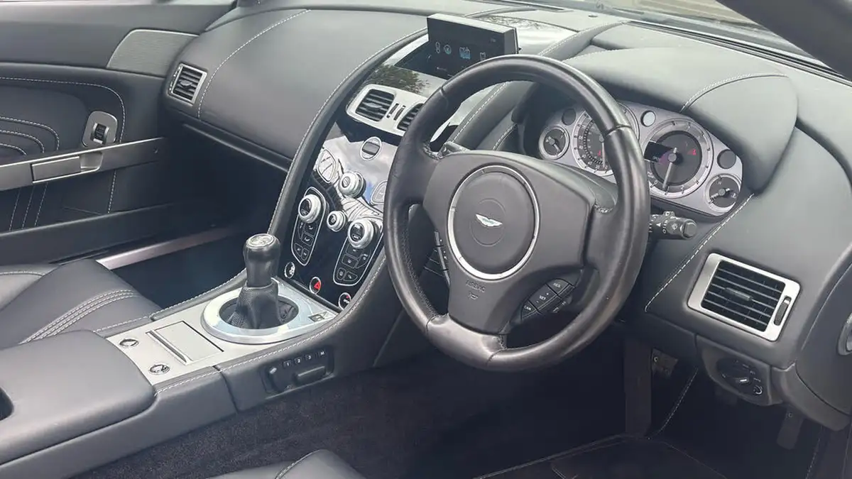 2017-aston-martin-vantage-47-v8-vantage-s-roadster-big-2