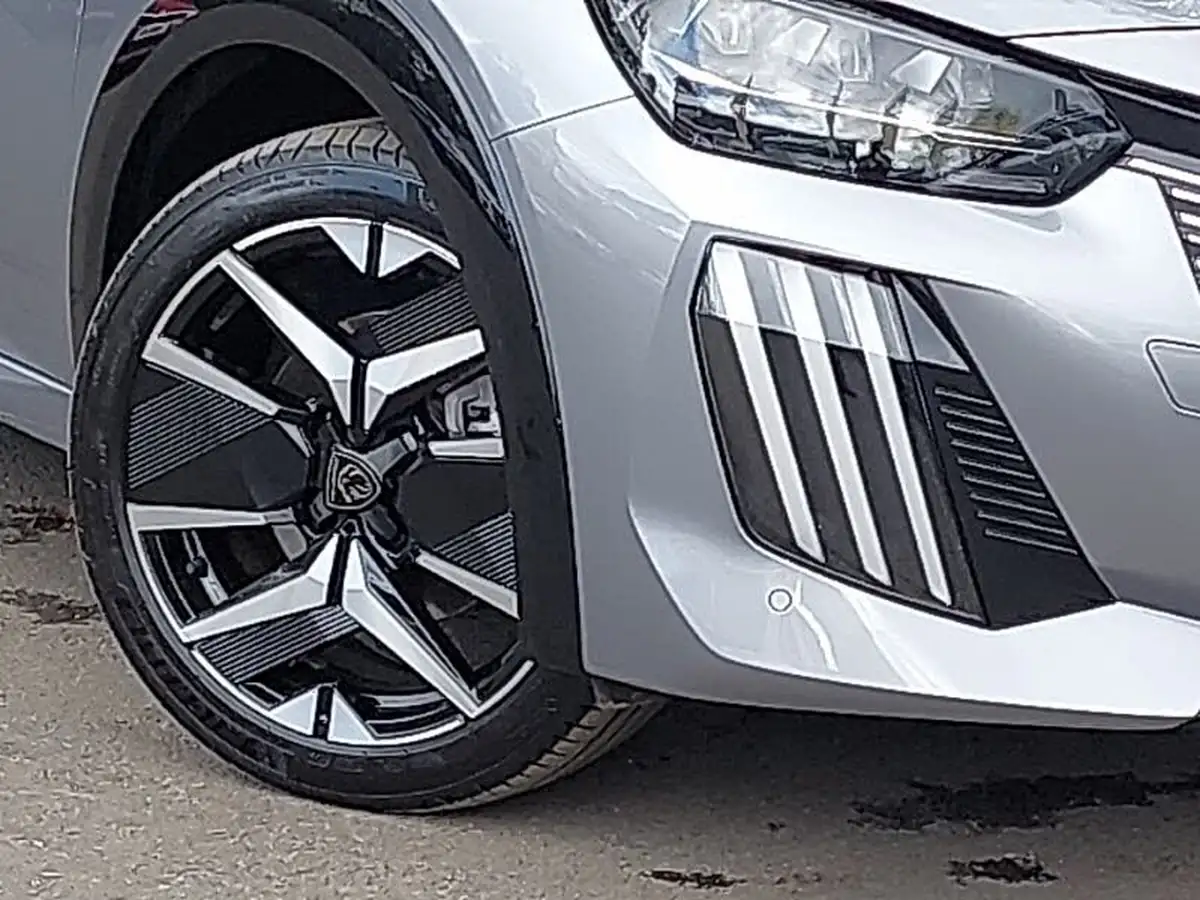 2024-peugeot-208-e-gt-136ps-50kwh-big-8