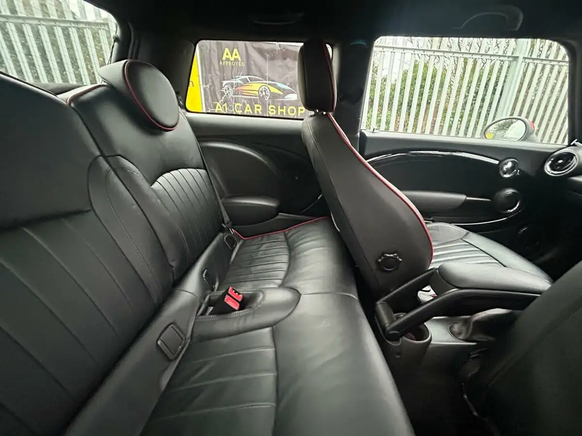 2013-mini-cooper-16-john-cooper-works-hatchback-3d-big-30