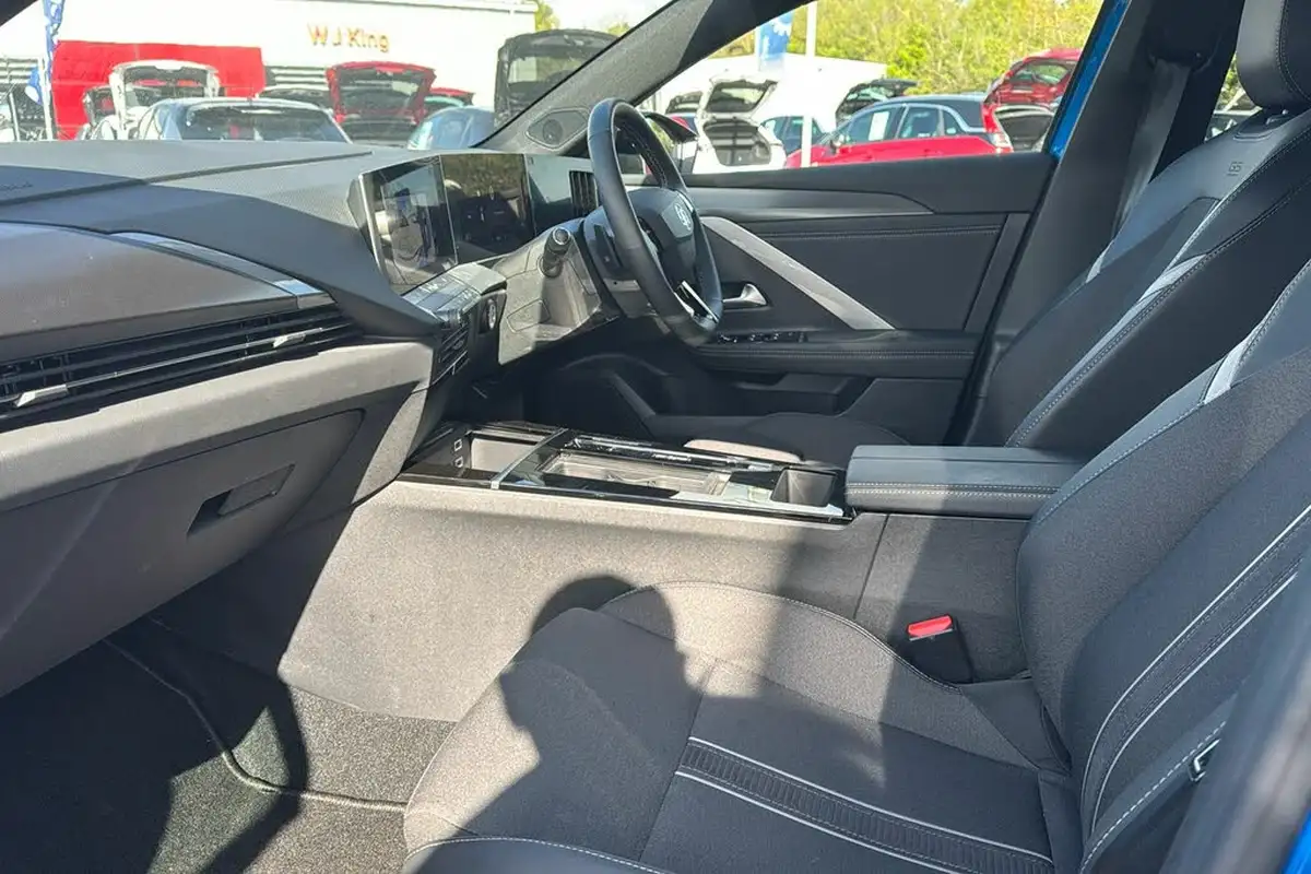 2023-vauxhall-astra-12-turbo-gs-sport-tourer-auto-big-2